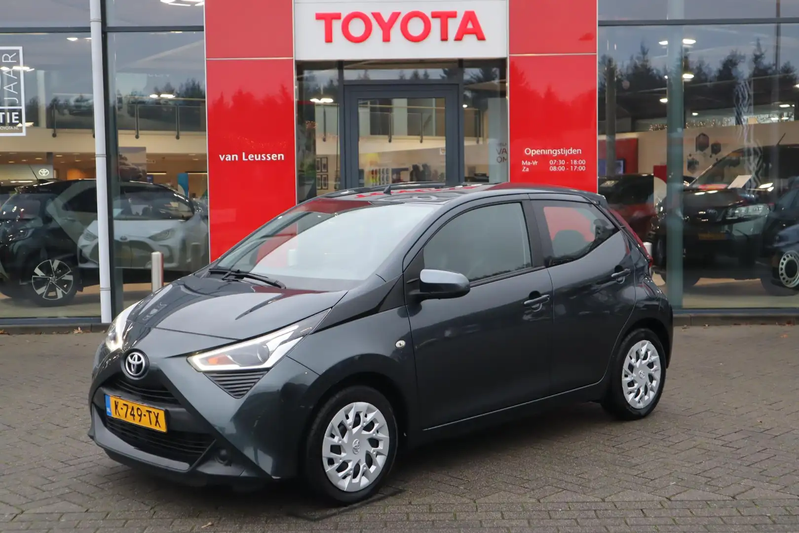 Toyota Aygo X X-PLAY 5-DEURS AFN-TREKHAAK AIRCO CARPLAY CAMERA A Grau - 1