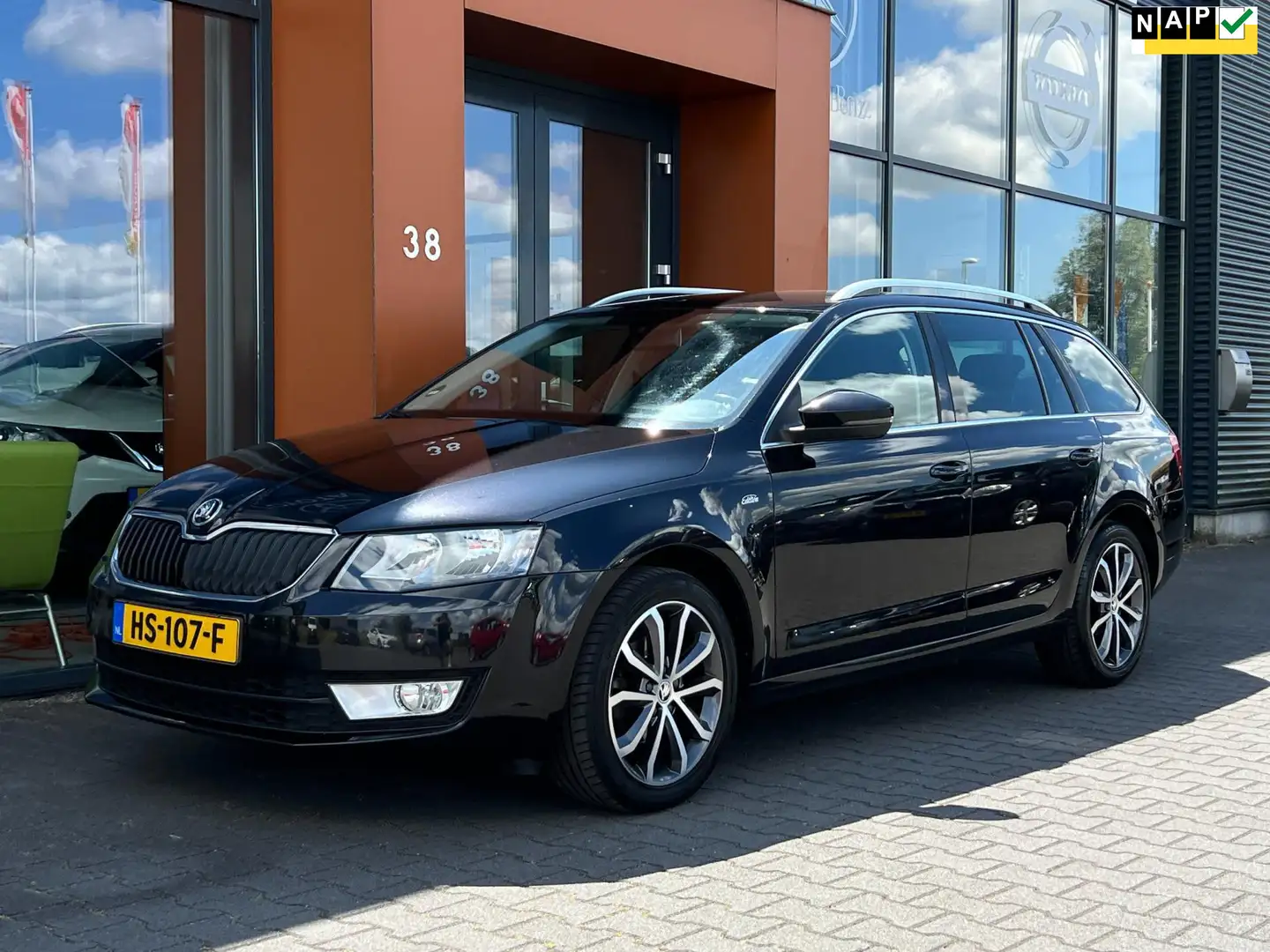 Skoda Octavia Combi 1.2 TSI|6BAK|Navi|Trekhaak|Clima|Stoelv. Zwart - 1