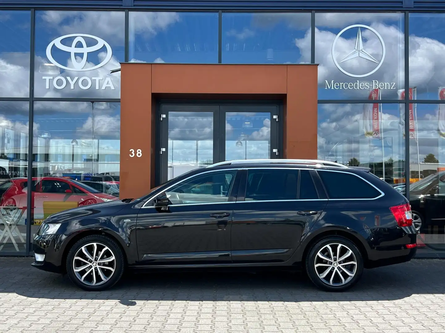 Skoda Octavia Combi 1.2 TSI|6BAK|Navi|Trekhaak|Clima|Stoelv. Zwart - 2