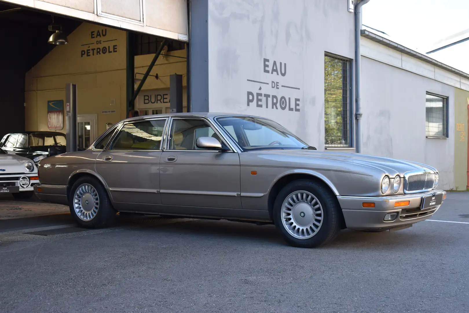 Jaguar XJ12 X300 Сірий - 1