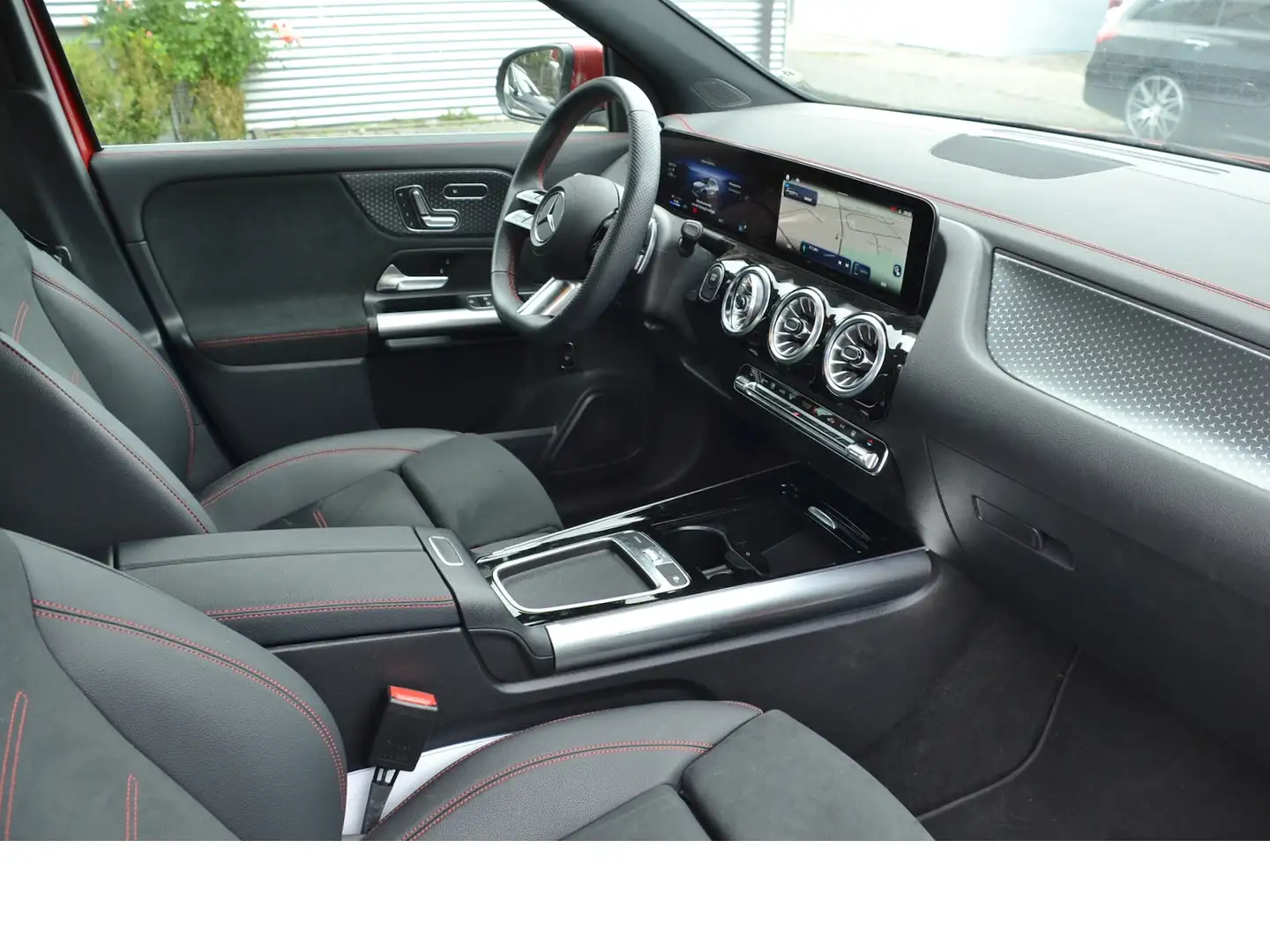 Mercedes-Benz EQA 300 AMG Line Advanced (Spur 360° Park Rot - 2