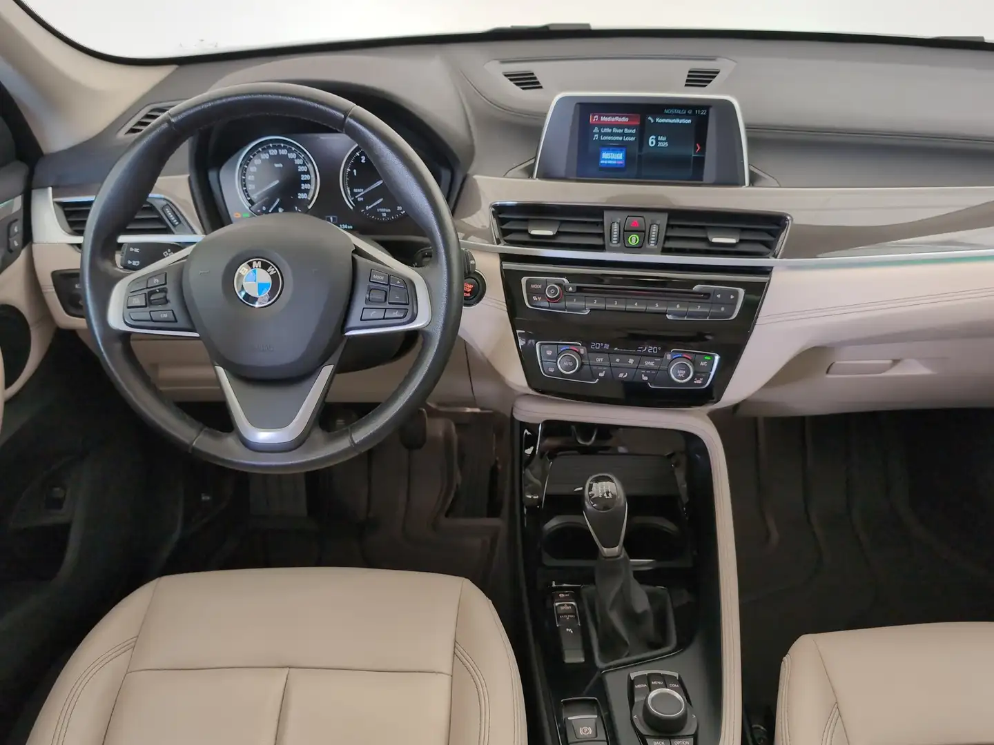BMW X1 sDrive18i xLine Pano/AHK/SHZ Pano/AHK/SHZ - 2
