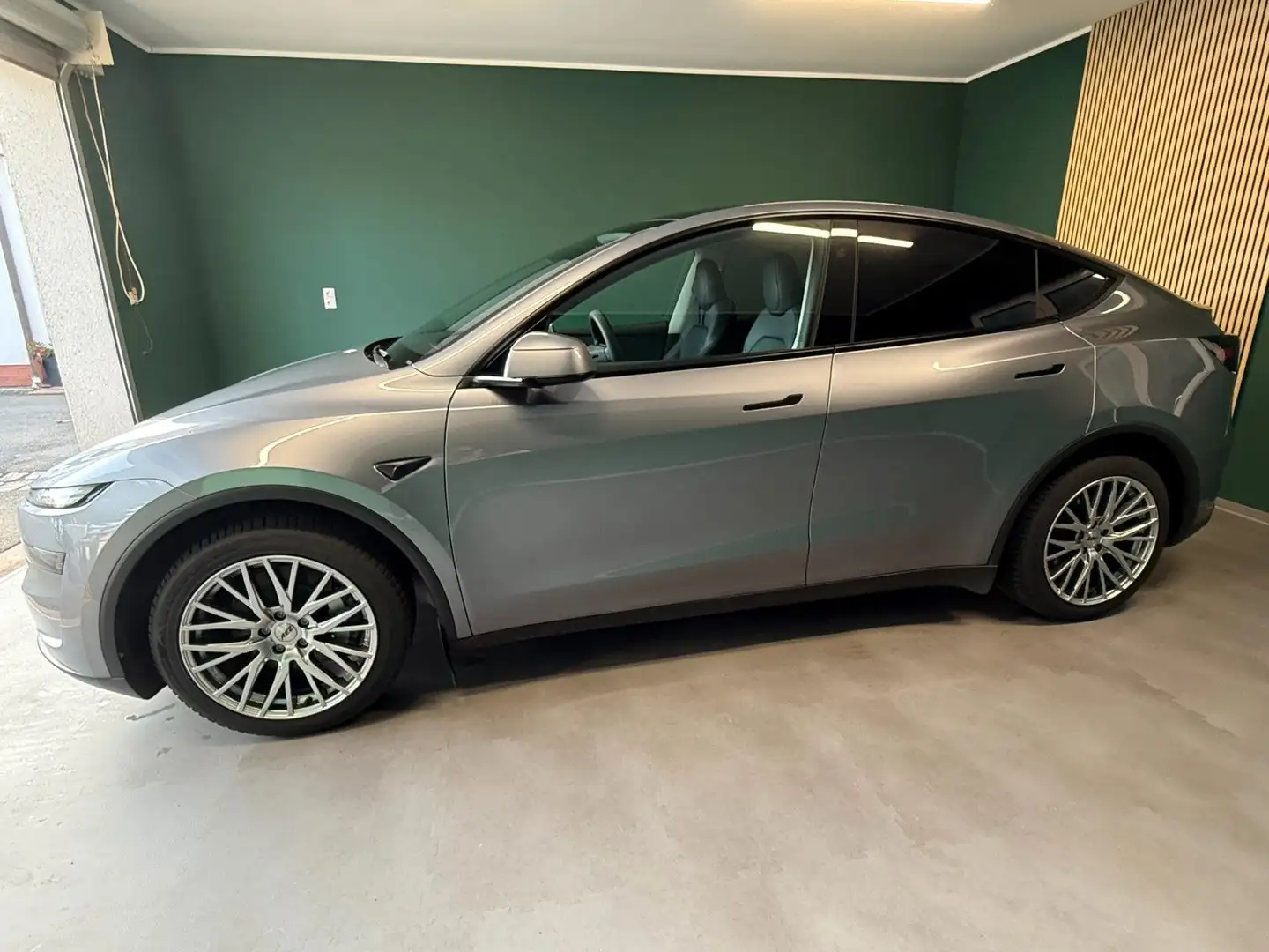 Tesla Model Y Juniper Launch Edition/399€mtl. Grau - 2