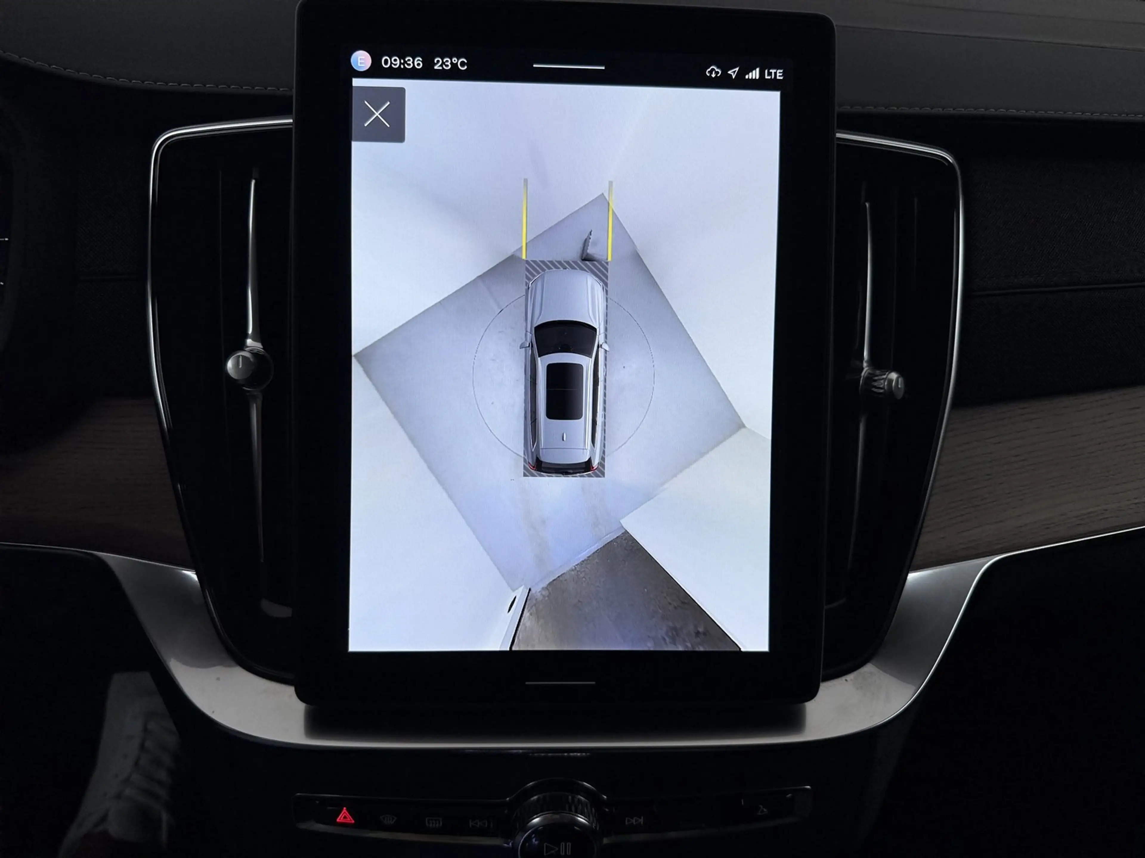 Volvo XC90 T8 Plus Dark Plug-In Hybrid AWD MATRIX-LED — photo 9