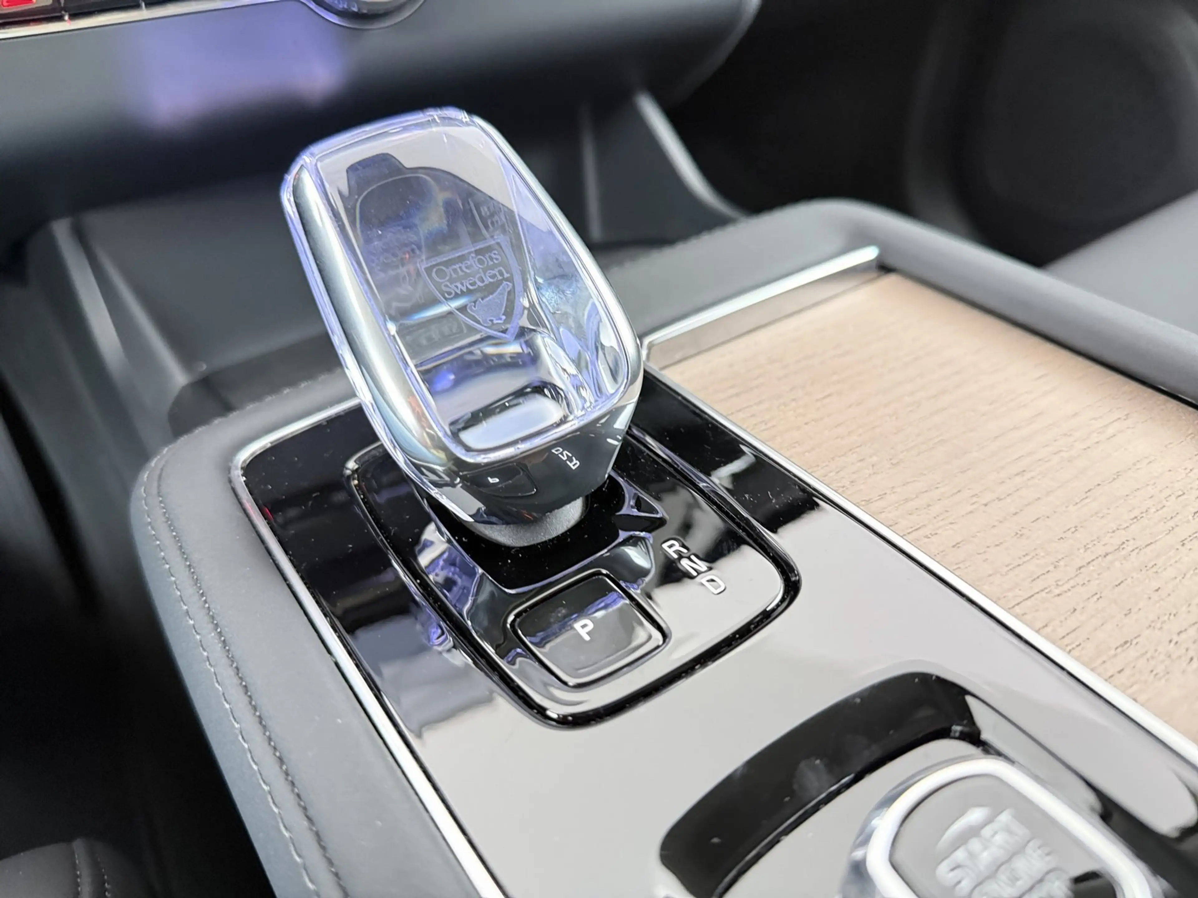 Volvo XC90 T8 Plus Dark Plug-In Hybrid AWD MATRIX-LED — photo 11