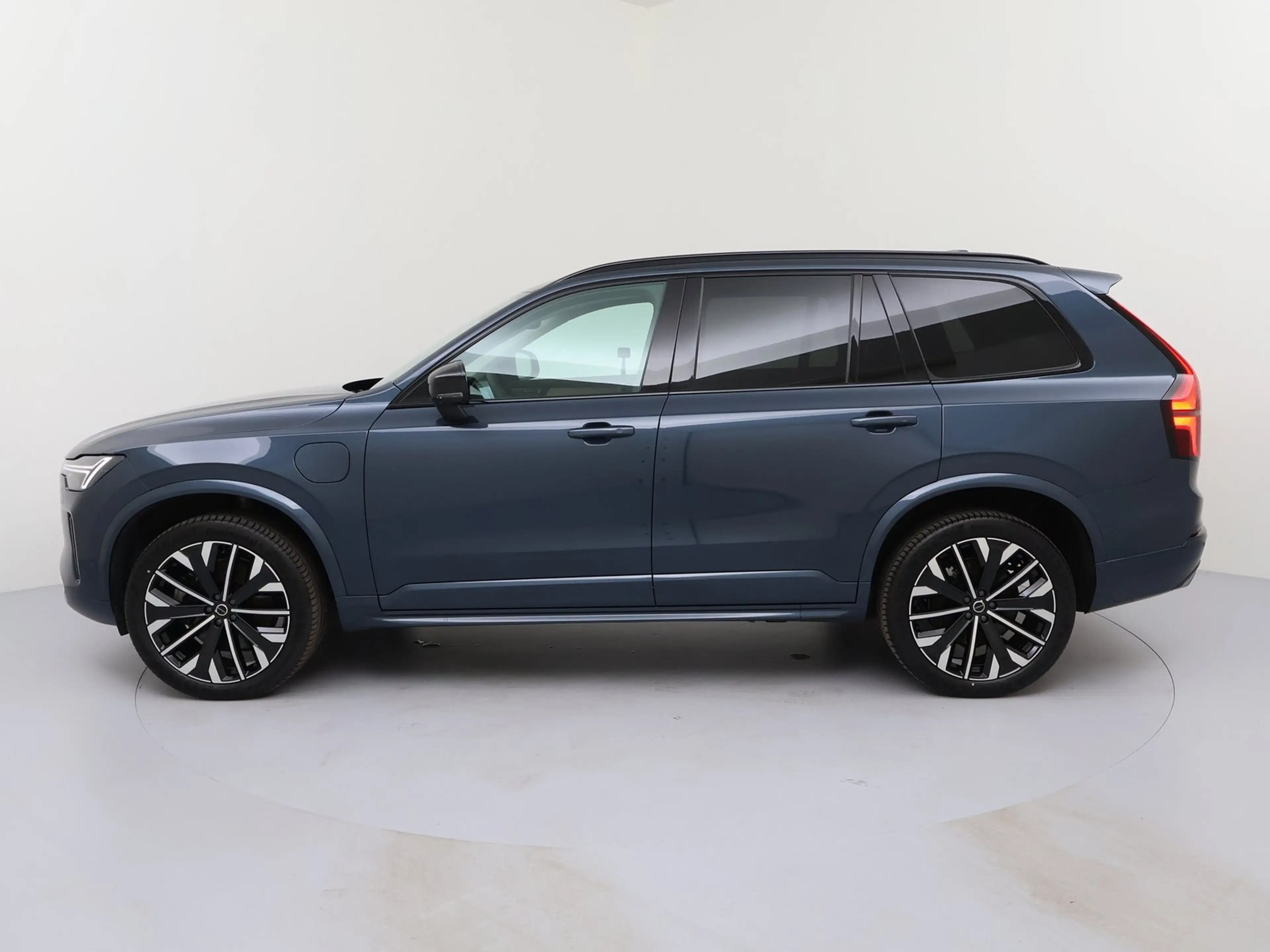 Volvo XC90 T8 Plus Dark Plug-In Hybrid AWD MATRIX-LED — photo 8
