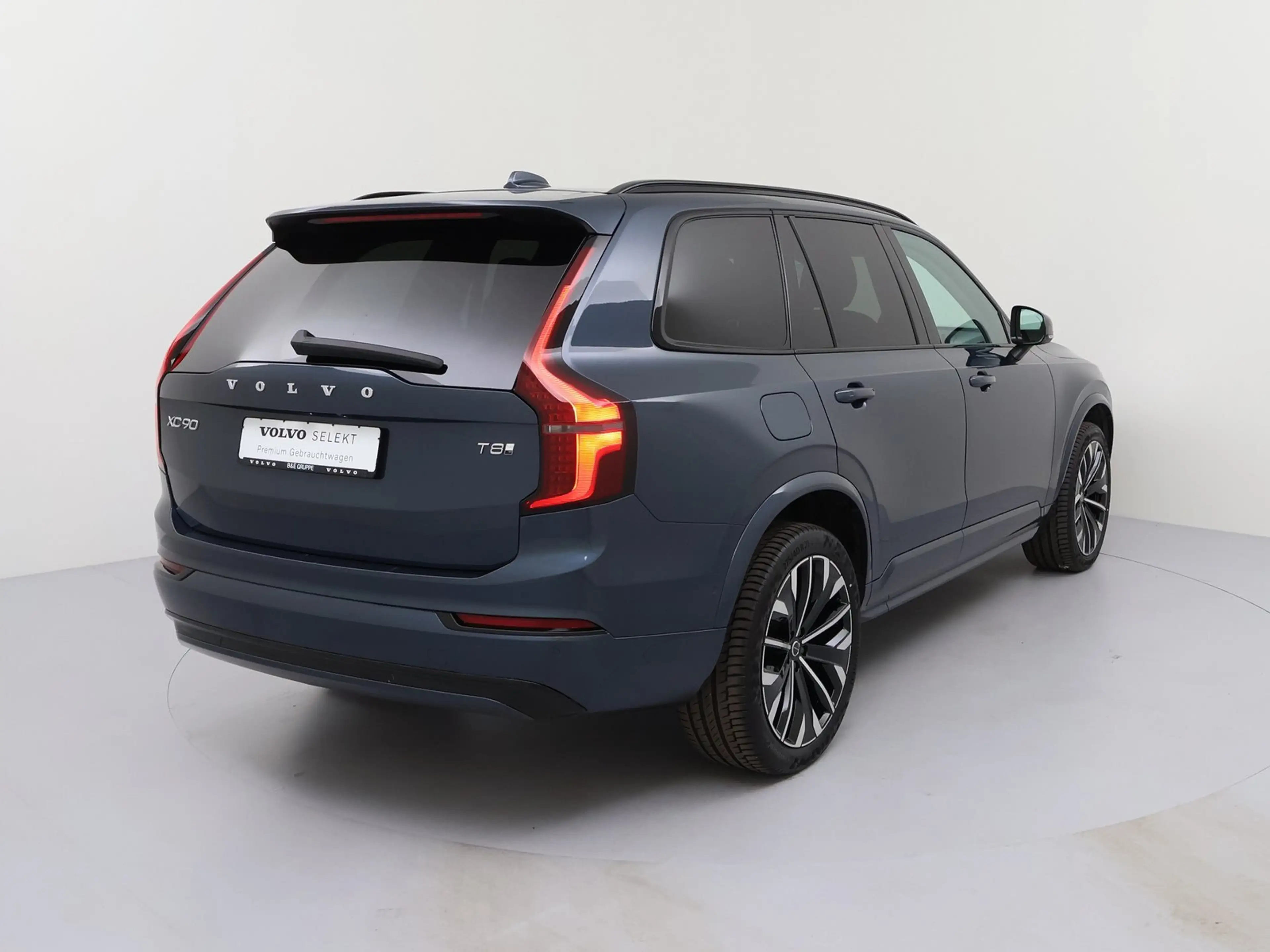 Volvo XC90 T8 Plus Dark Plug-In Hybrid AWD MATRIX-LED — photo 5