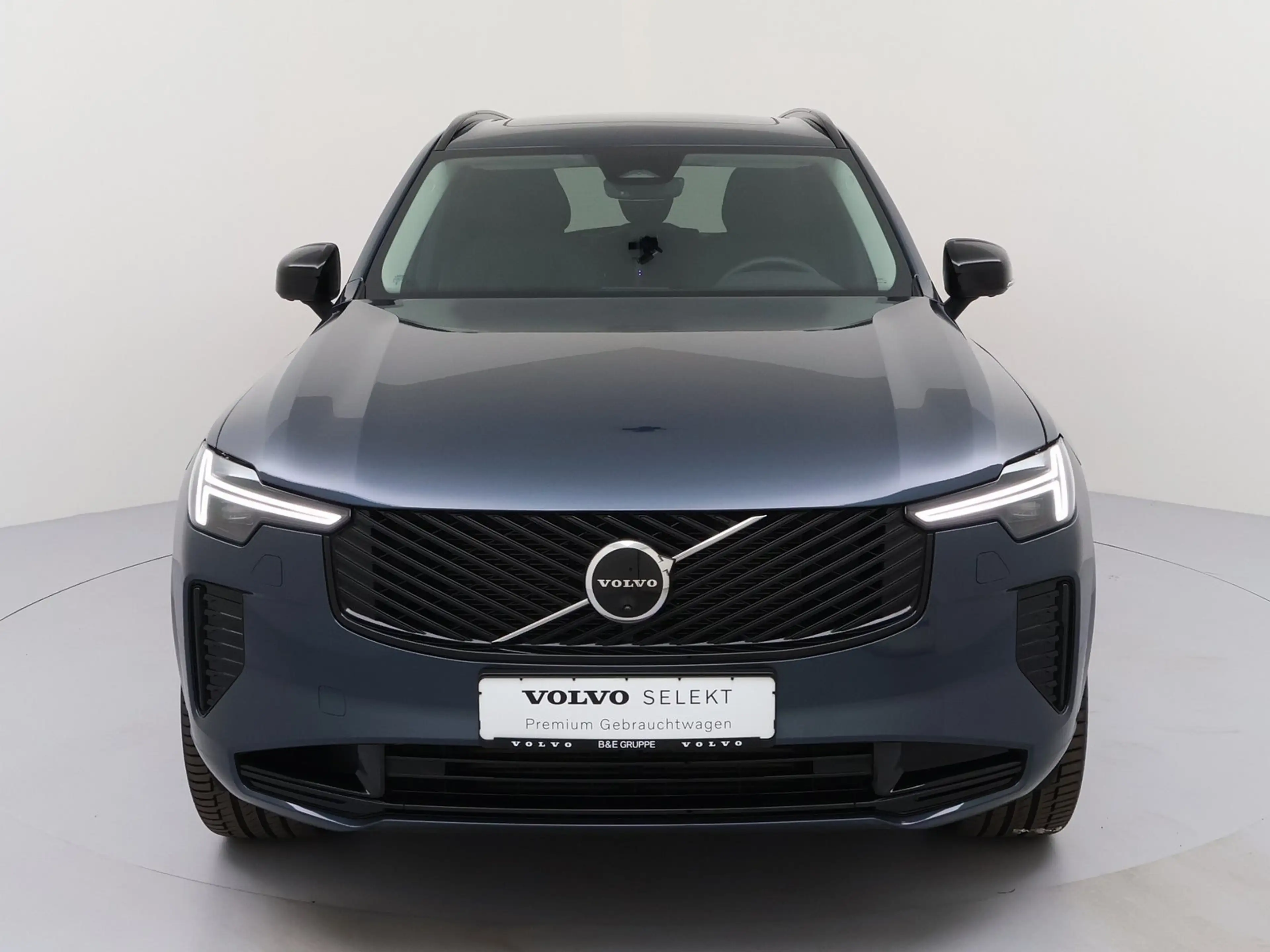 Volvo XC90 T8 Plus Dark Plug-In Hybrid AWD MATRIX-LED — photo 2