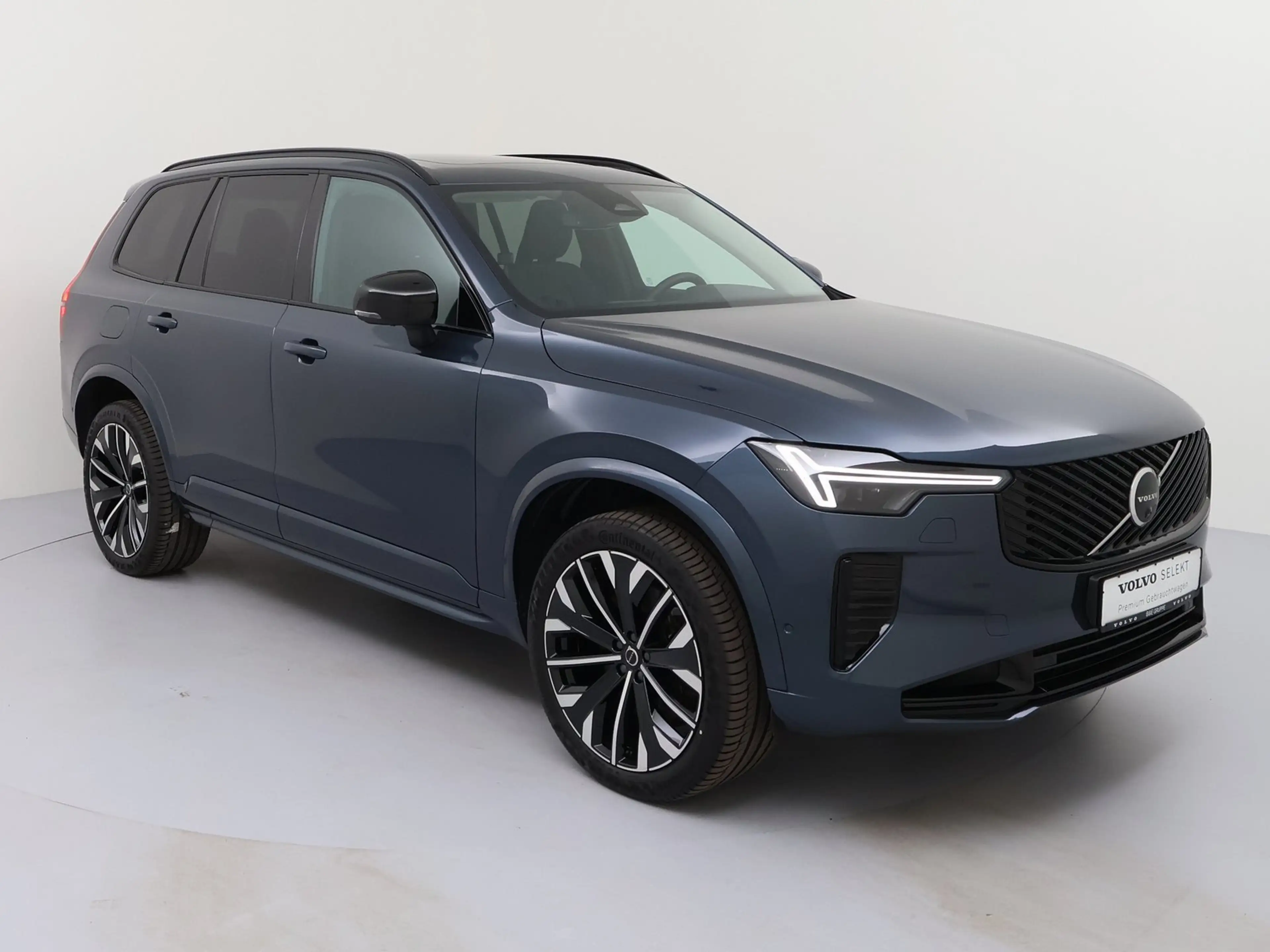 Volvo XC90 T8 Plus Dark Plug-In Hybrid AWD MATRIX-LED — photo 3
