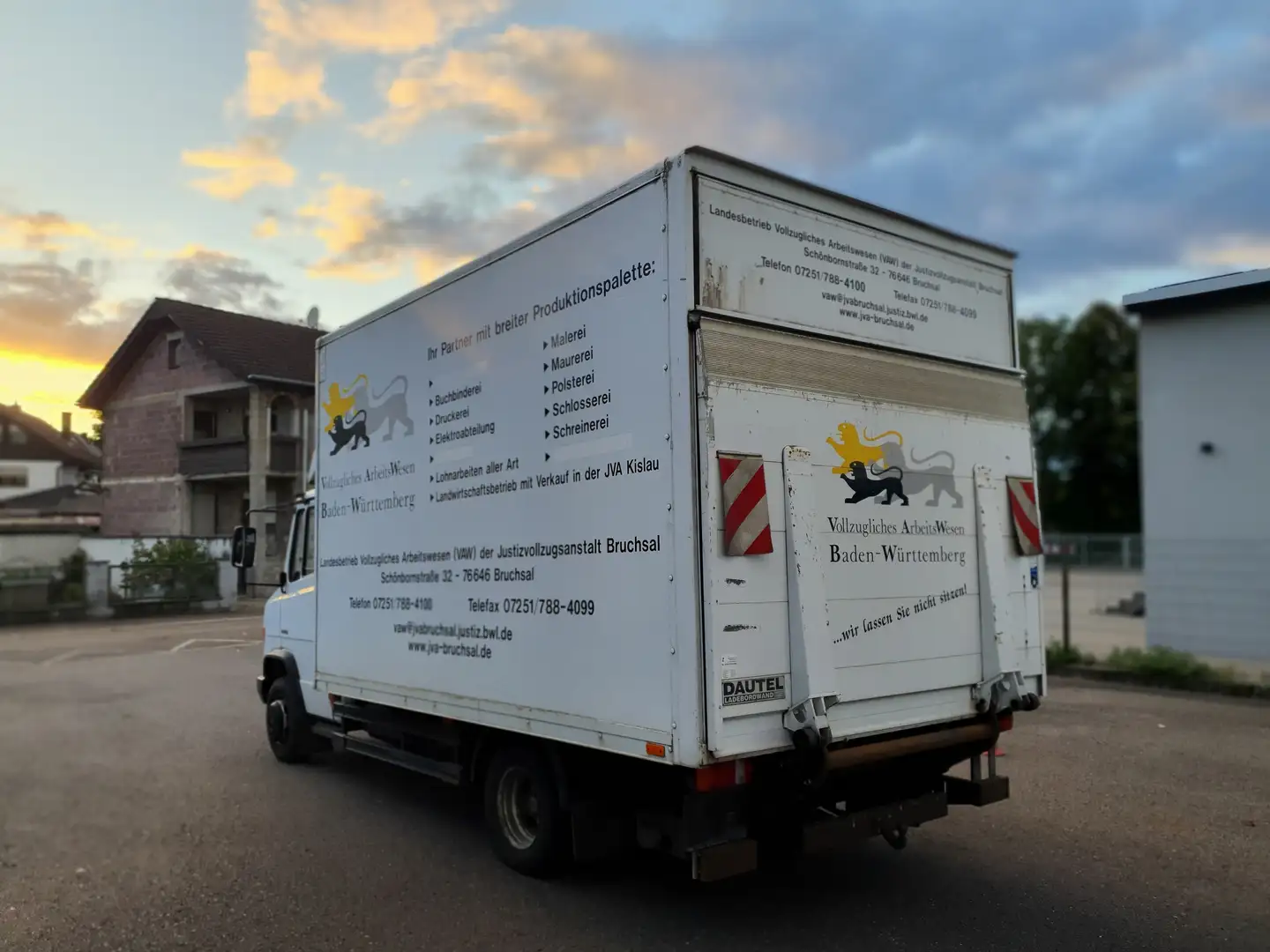 Mercedes-Benz Vario 616D Koffer mit Ladeboard * 1.Hand*Scheckhef Weiß - 2