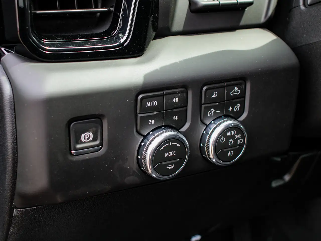 GMC Sierra 3500HD photo GMC Sierra 3500HD