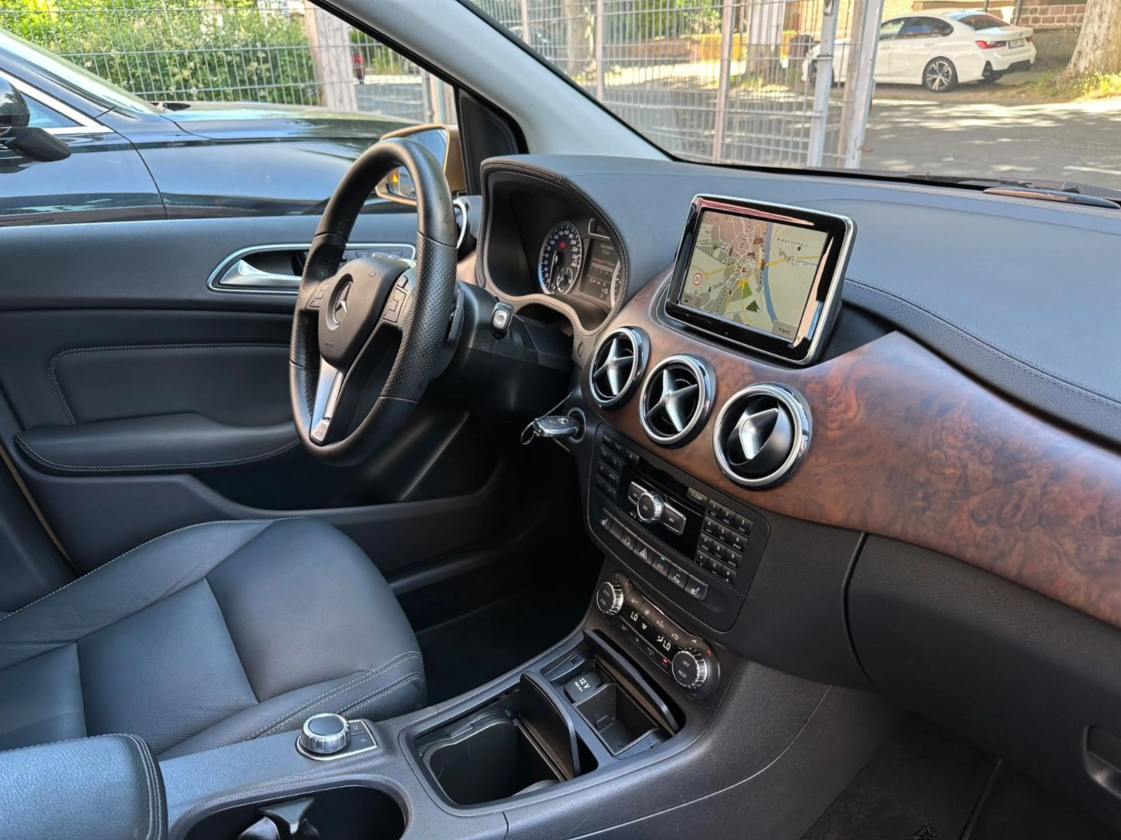 Mercedes-Benz B 200 CDI Leder/ Navi/ Kamera / 1.Hand !! — photo 2