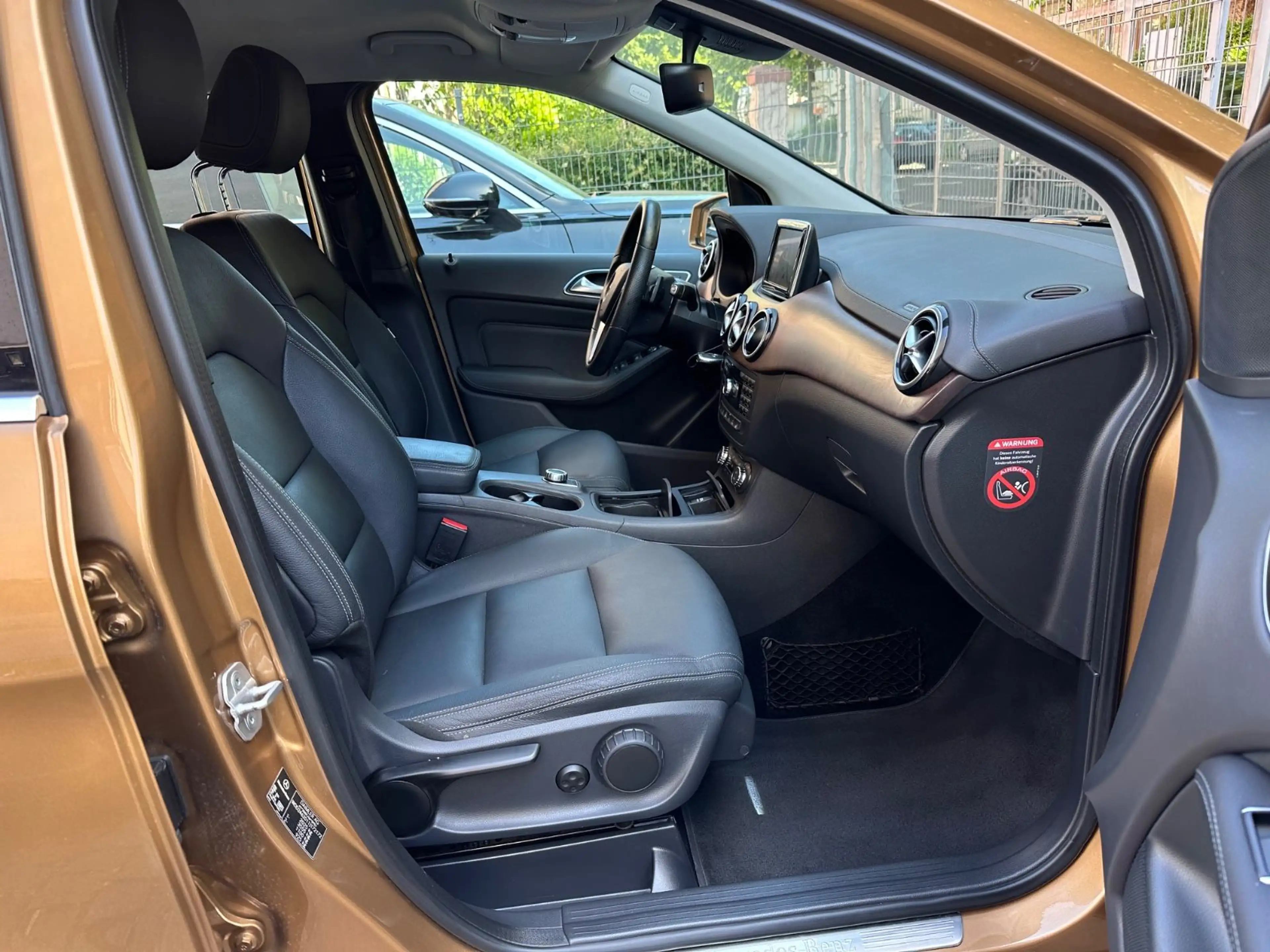 Mercedes-Benz B 200 CDI Leder/ Navi/ Kamera / 1.Hand !! — photo 9