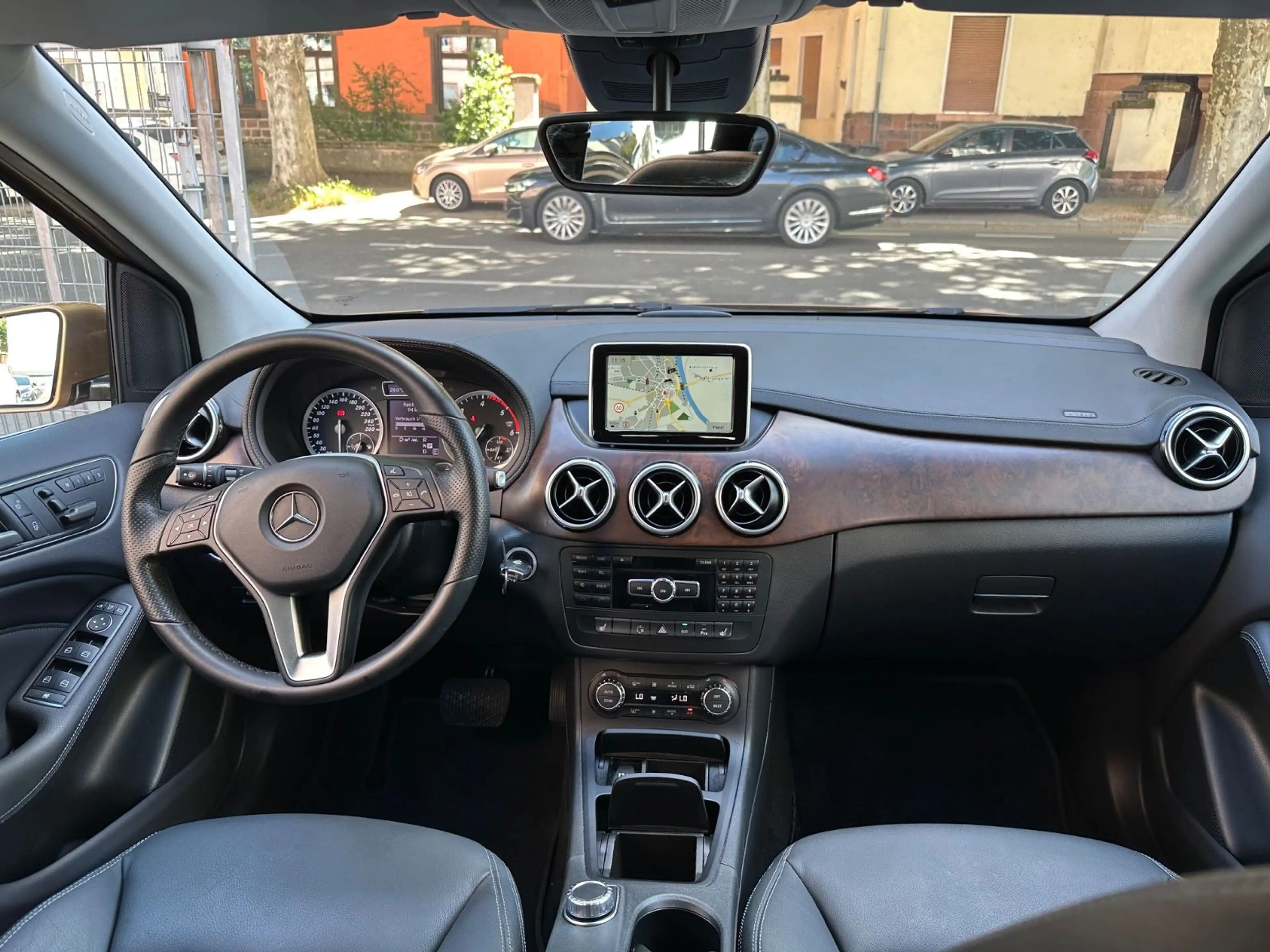 Mercedes-Benz B 200 CDI Leder/ Navi/ Kamera / 1.Hand !! — photo 11