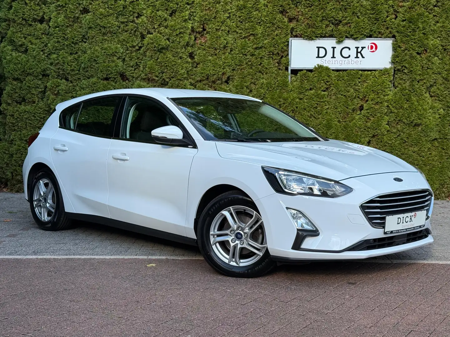 Ford Focus Lim. 1.5 EB Cool & Connect LED+NAV+KAM+SHZ Weiß - 1