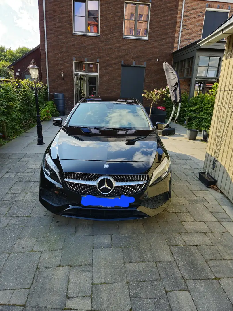 Mercedes-Benz A 200 amg line Zwart - 2