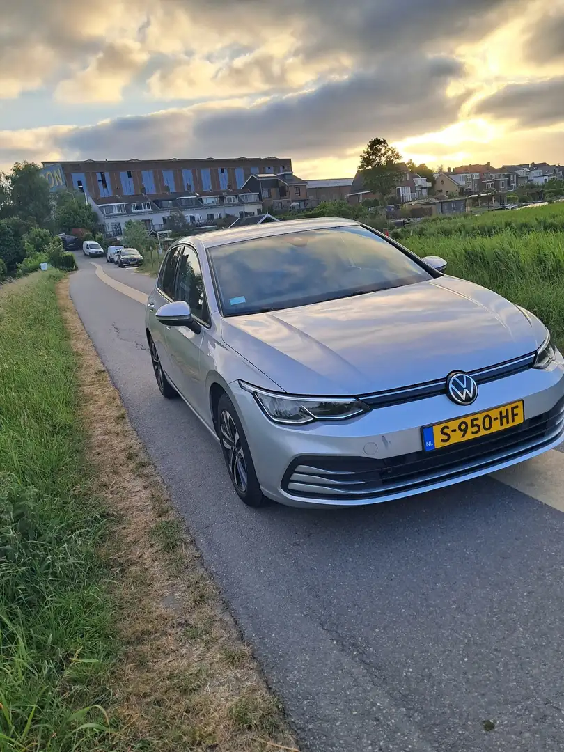 Volkswagen Golf 8 1.0 eTSI 7-DSG Zilver - 2
