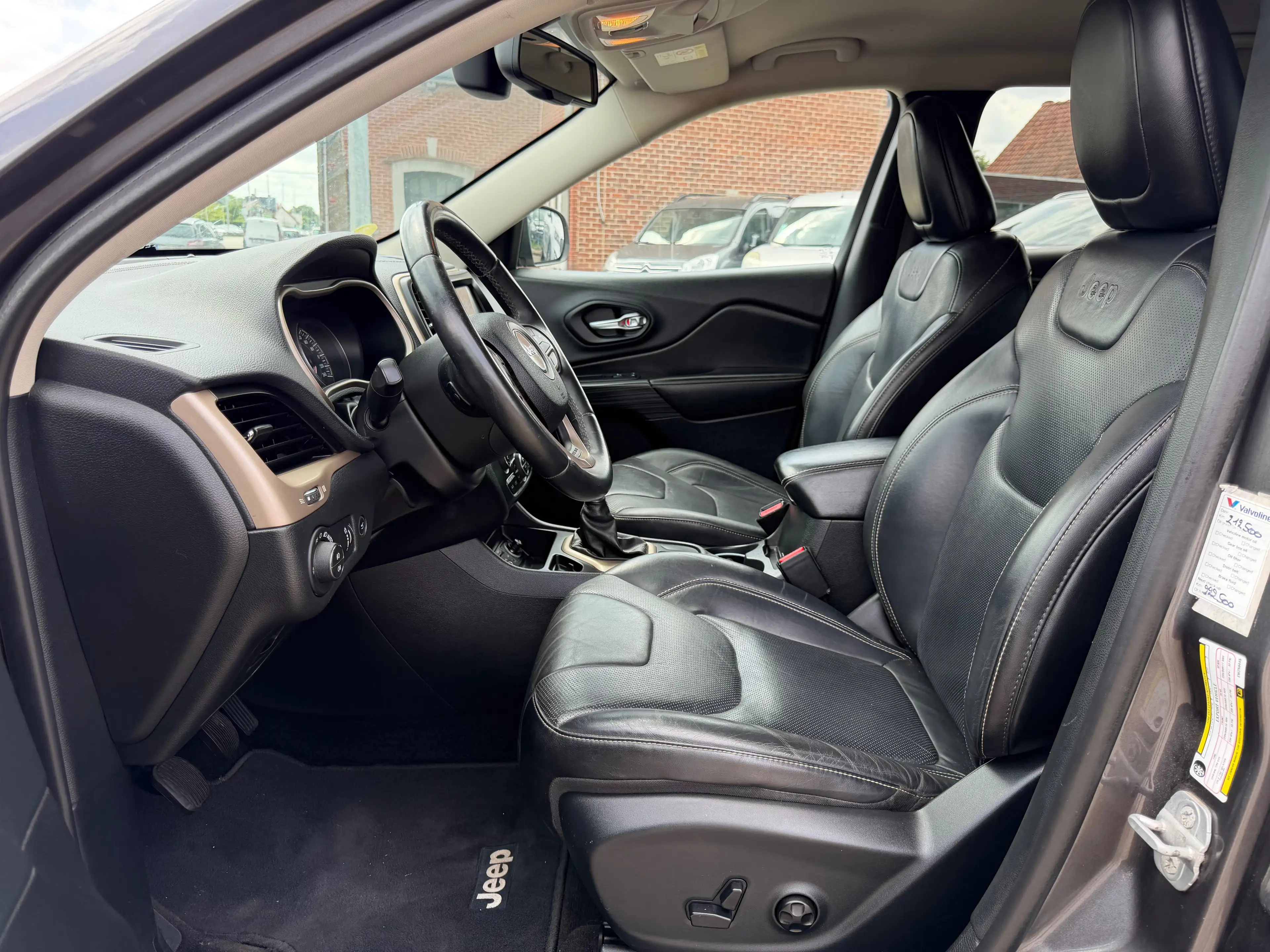 Jeep Cherokee Cherokee 2.0 MJD 4WD Limited Drive I — photo 8