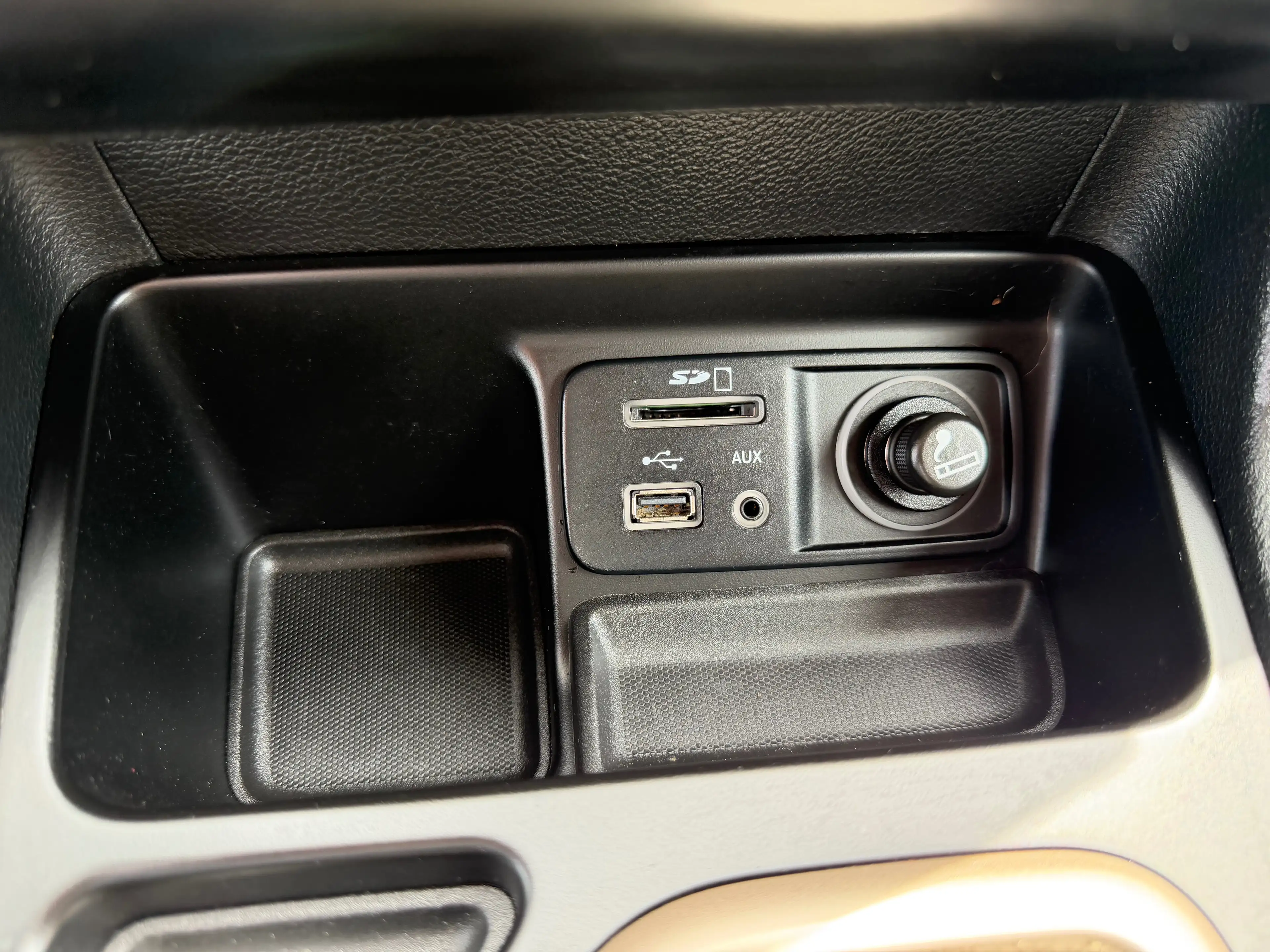 Jeep Cherokee Cherokee 2.0 MJD 4WD Limited Drive I — photo 14