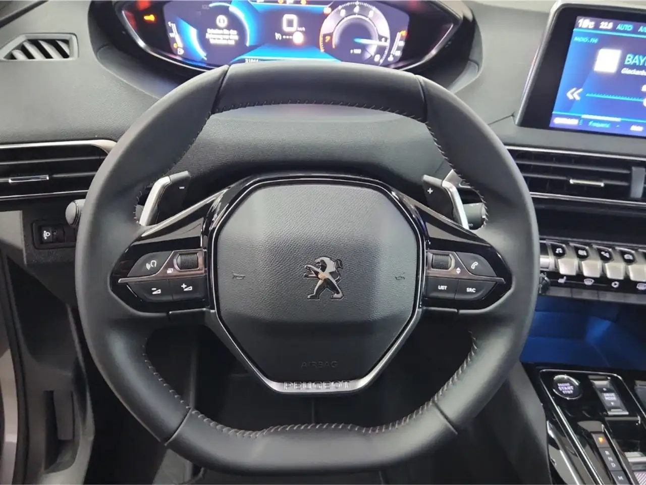 Peugeot 3008 Active Pack PT130 EAT8 LED SHZ PDC Digitales Cockp 10