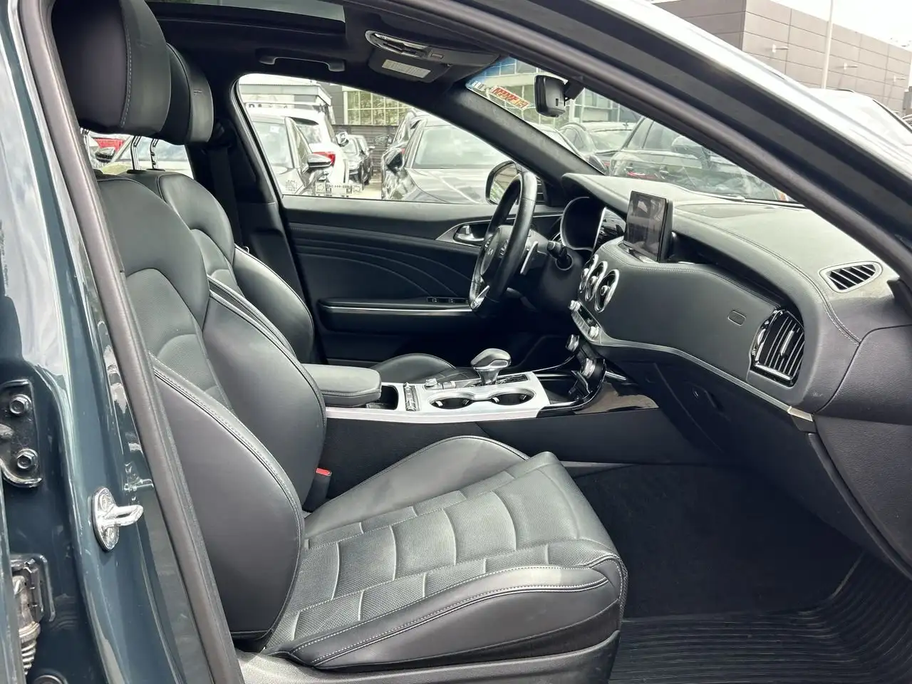 Kia Stinger снимка Kia Stinger
