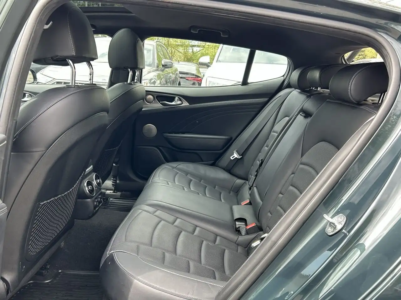 Kia Stinger снимка Kia Stinger