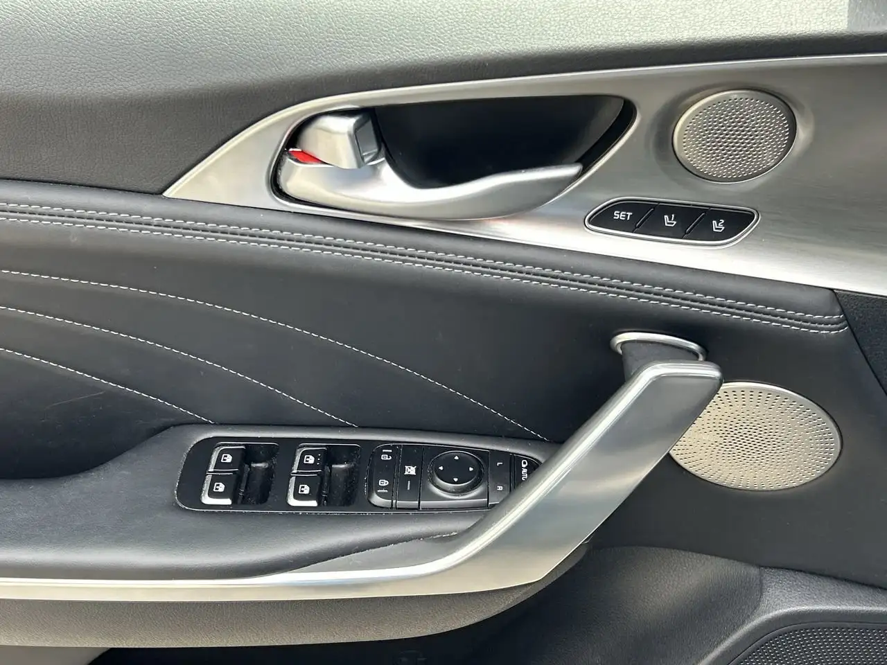 Kia Stinger снимка Kia Stinger