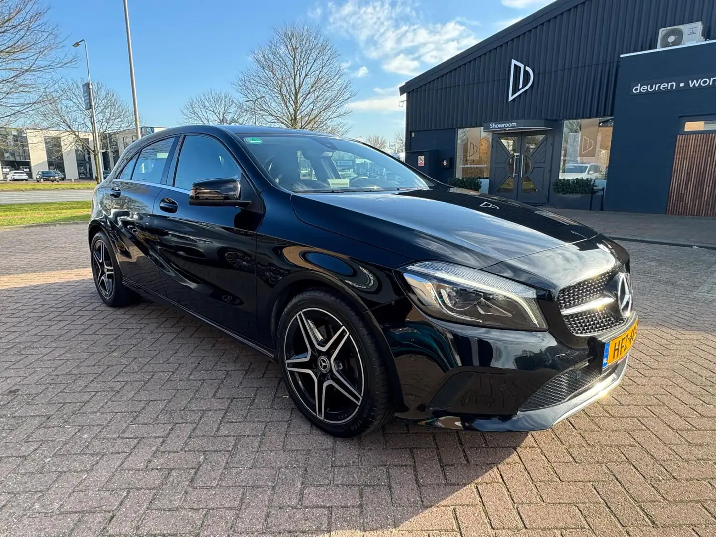 Mercedes-Benz A 250 Sport Ambition Černá - 2