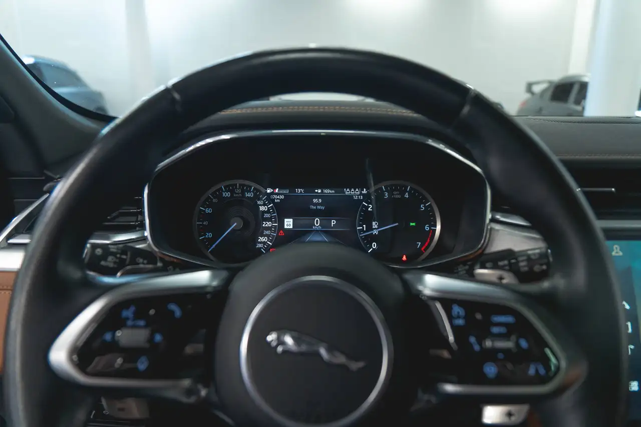 Jaguar F-Pace снимка Jaguar F-Pace