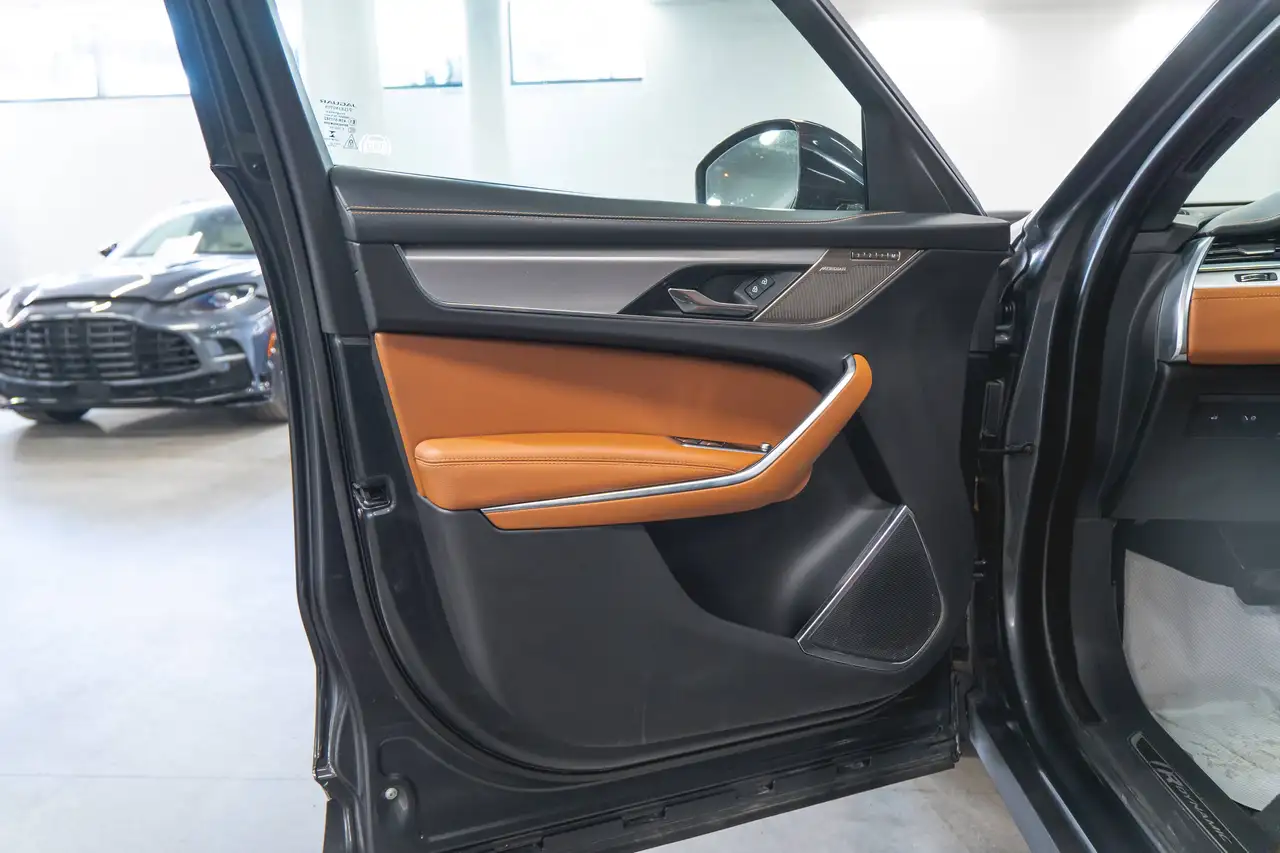 Jaguar F-Pace снимка Jaguar F-Pace