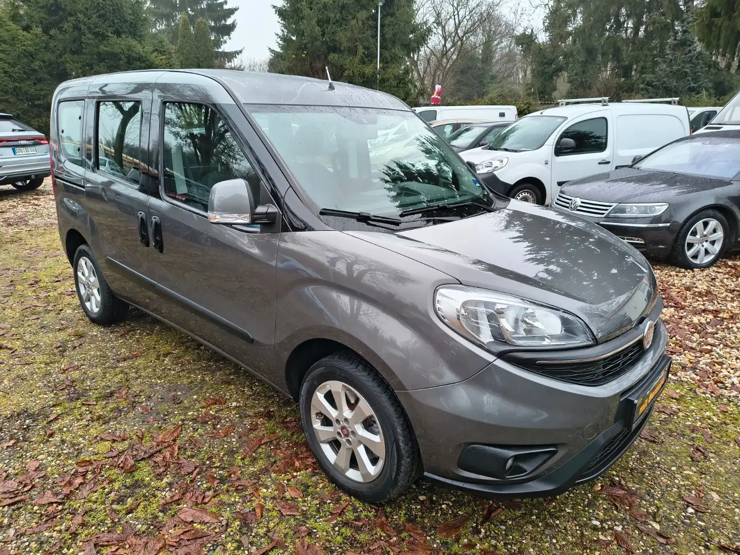 Fiat Doblo 1.4 T-Jet 16V LOUNGE Navi 7-Sitz*TÜV+INSP. Grijs - 2