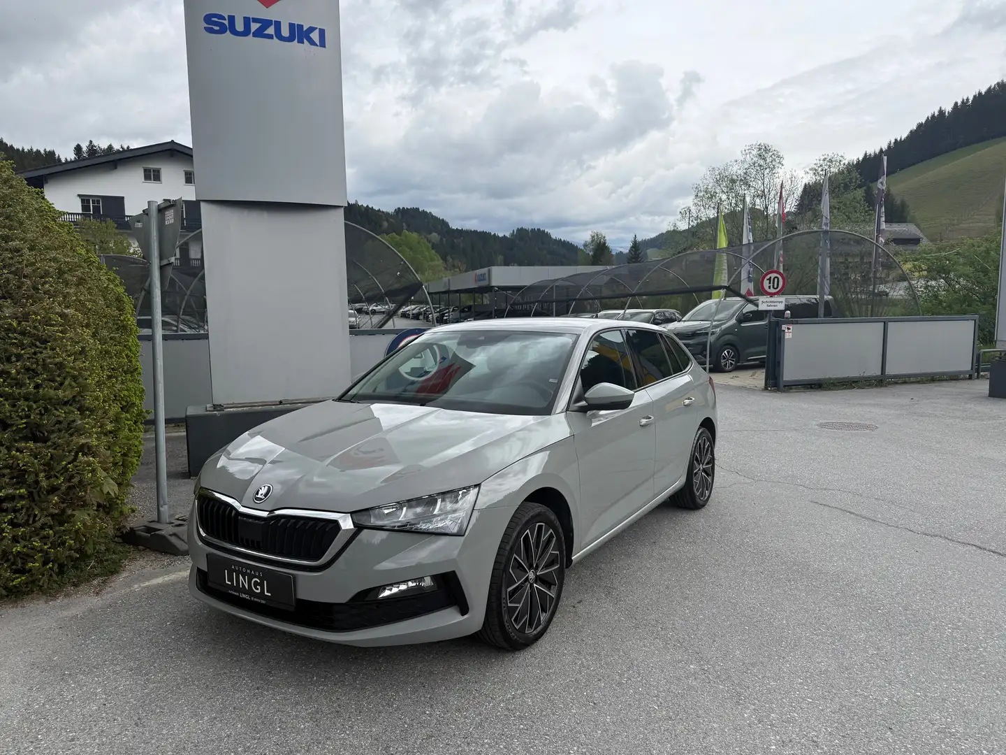 Skoda Scala 1.0 TSI Ambition Grau - 1