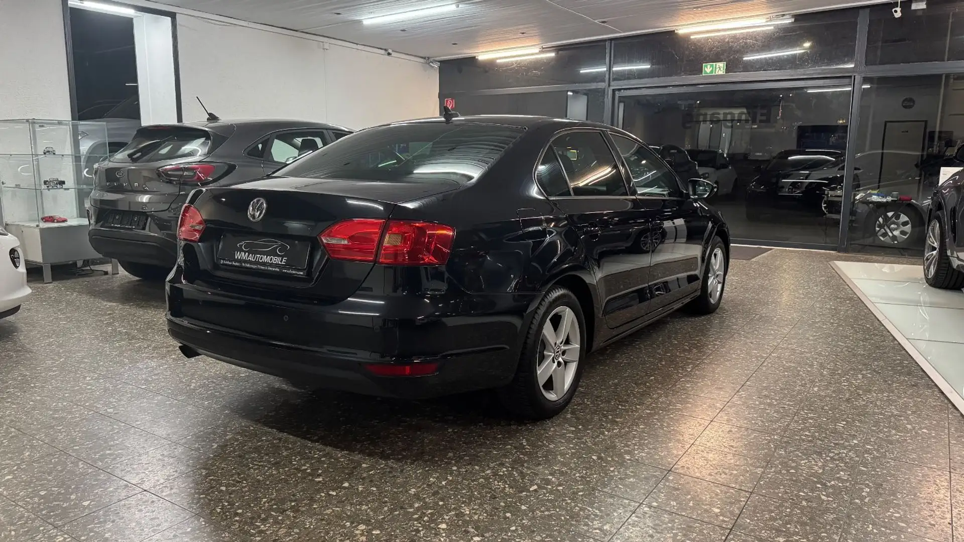 Volkswagen Jetta VI Comfortline*Navi*PDC*SHZ* Schwarz - 2