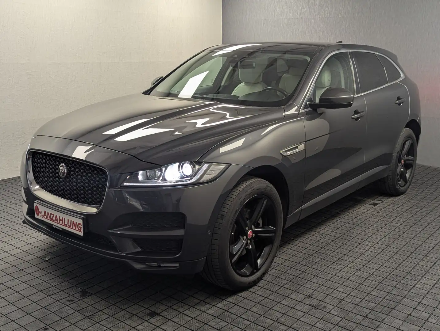Jaguar F-Pace Bi-Xenon+Rückfrahrkamera+Sound+AHK+Shzg Grau - 1