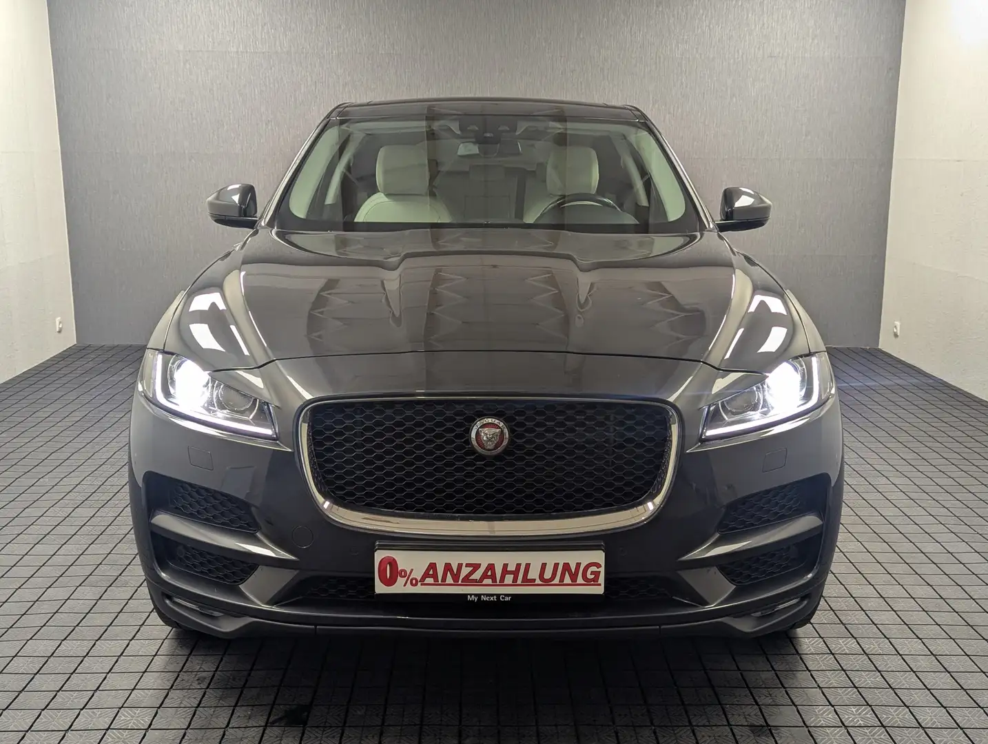 Jaguar F-Pace Bi-Xenon+Rückfrahrkamera+Sound+AHK+Shzg Grau - 2
