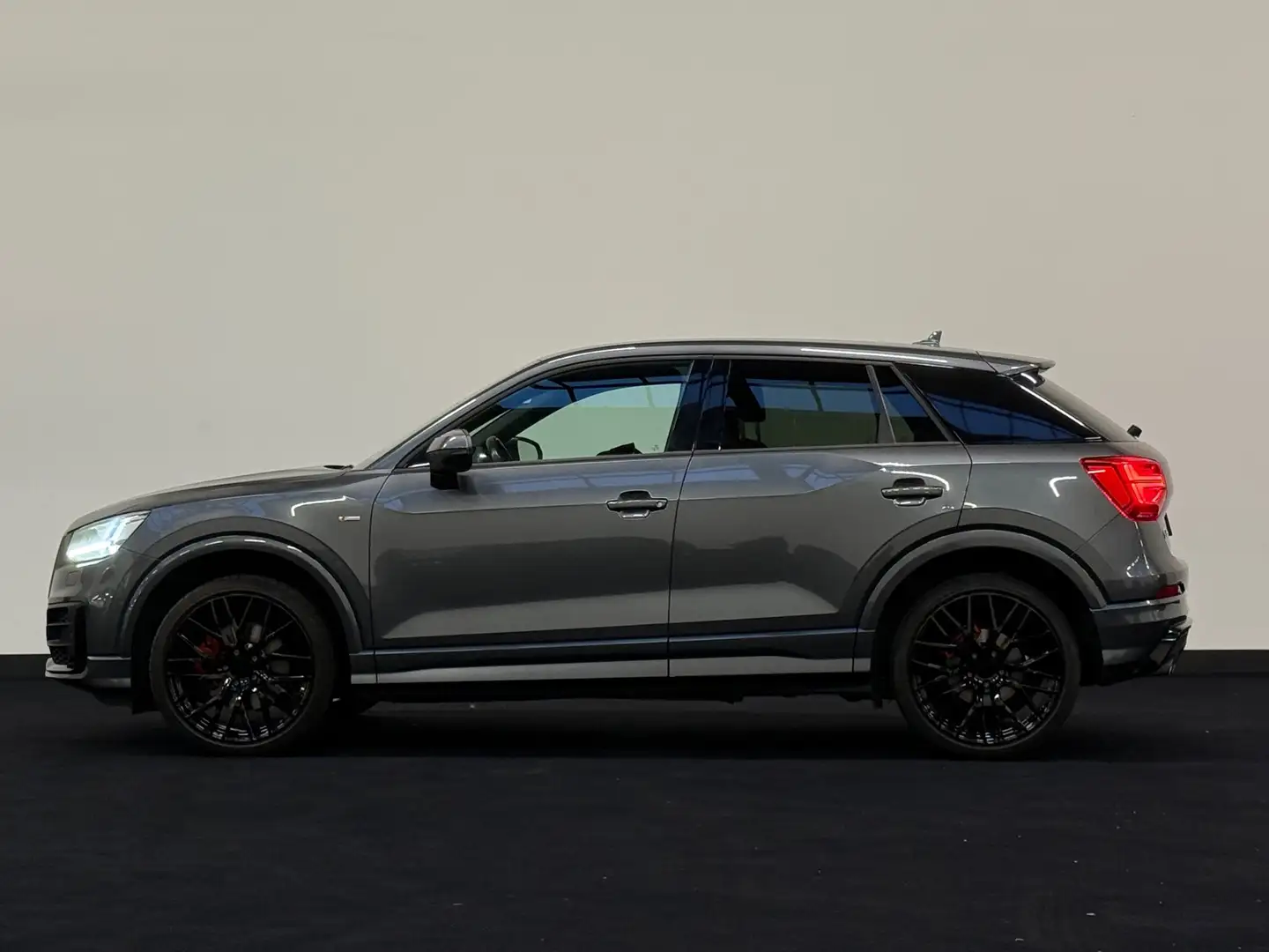 Audi Q2 1.4 TFSI CoD DSG 3 x S line Blackpack Cruise Parke Grigio - 2