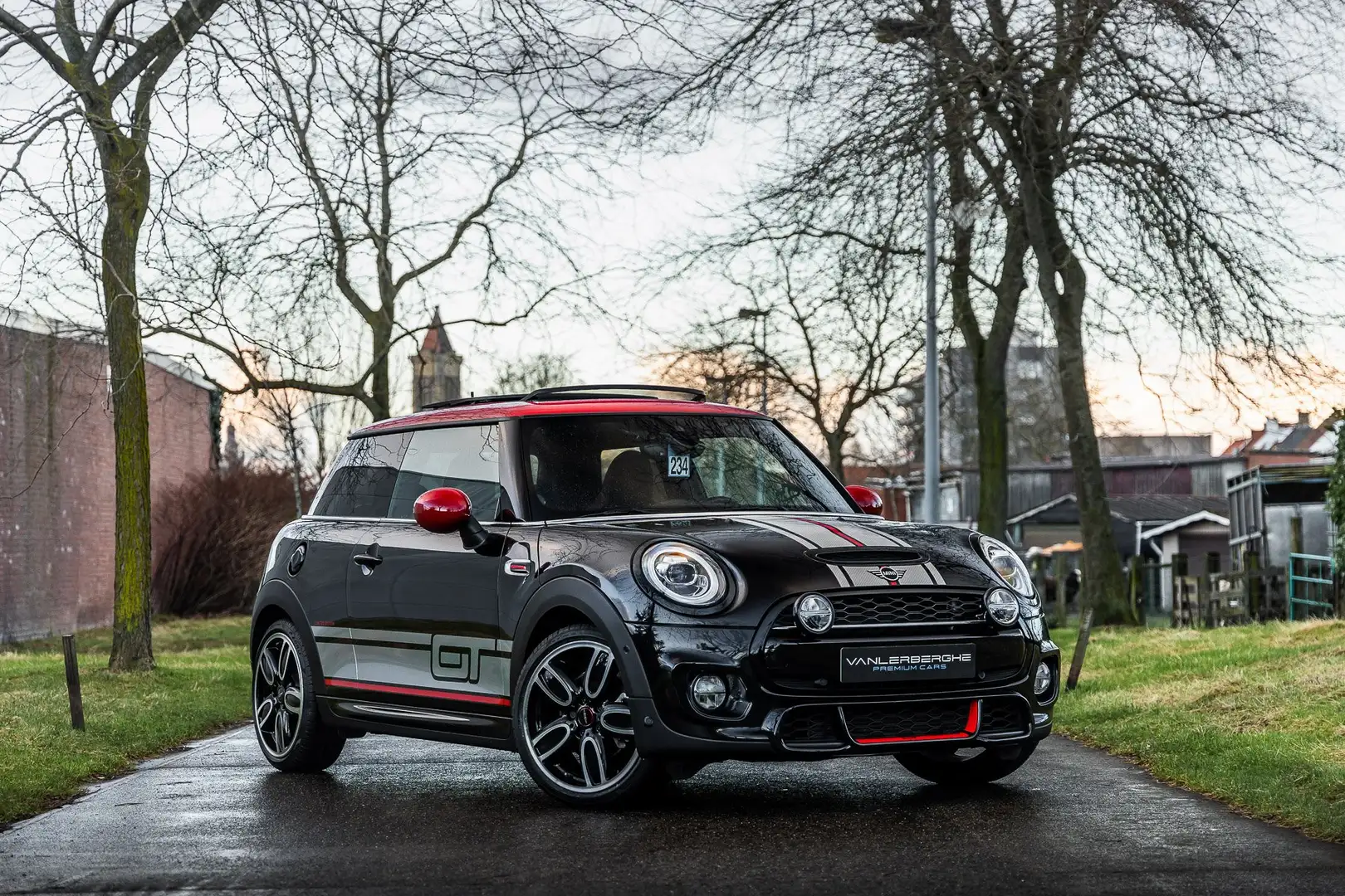 MINI Cooper S GT Limited Edition * JCW Pack * ACC * Pano * HUD Zwart - 1