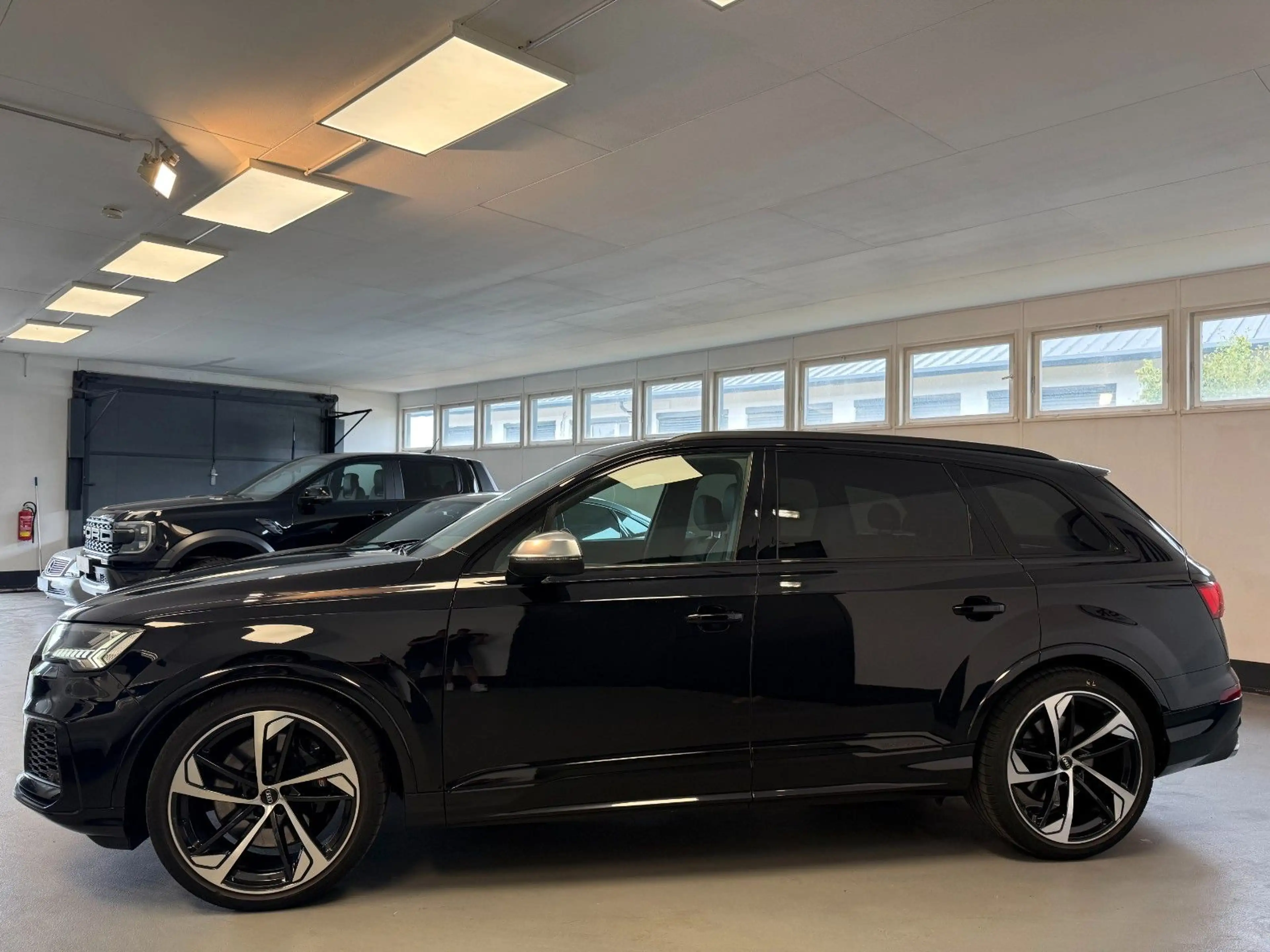Audi SQ7 4.0 TDI QUATTRO*VIRTUAL C*PANO*MATRIX*22 LM* — photo 8