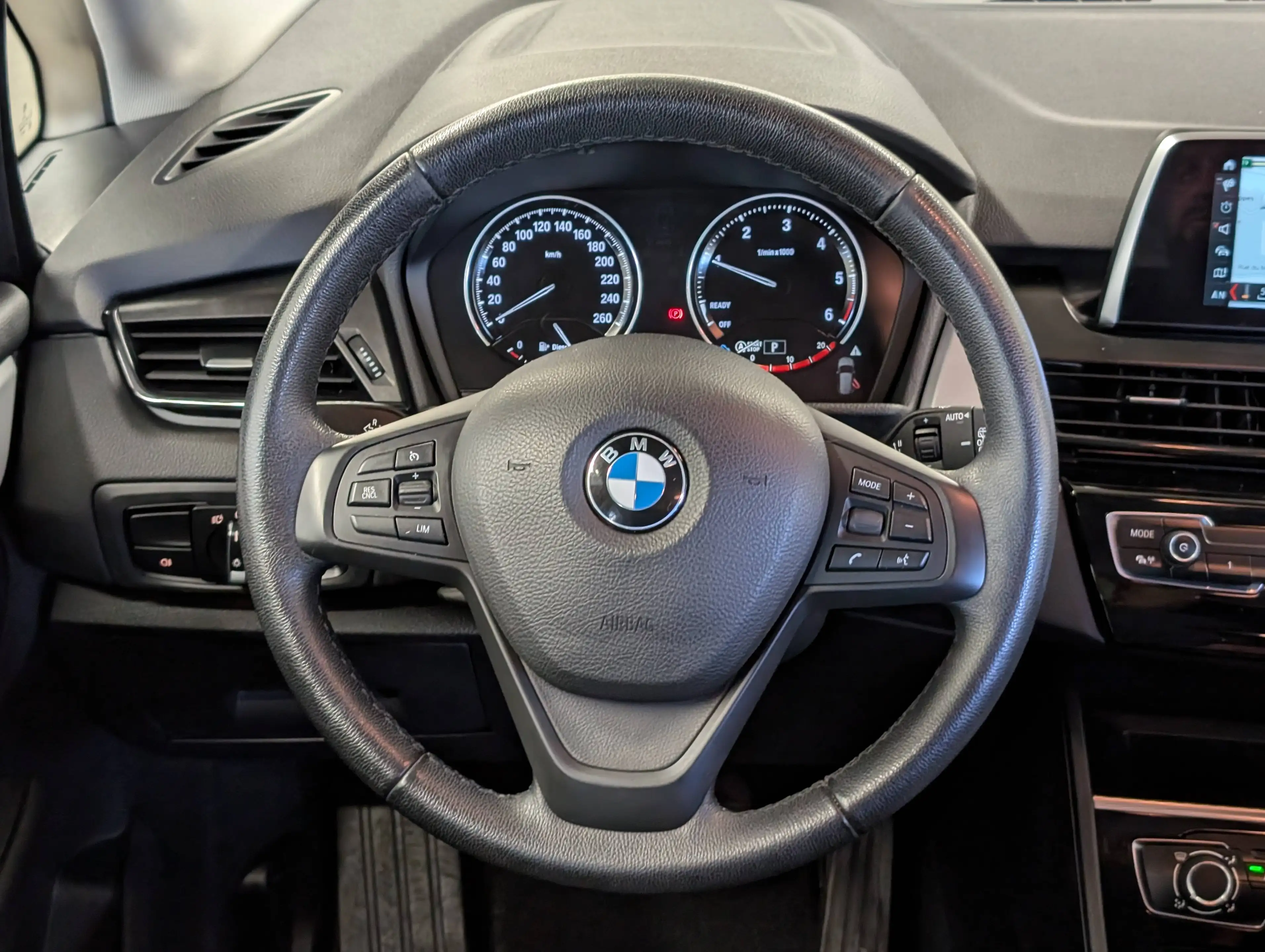 BMW 216 d Active Tourer **FACELIFT-NAVI-PDC AV&AR**