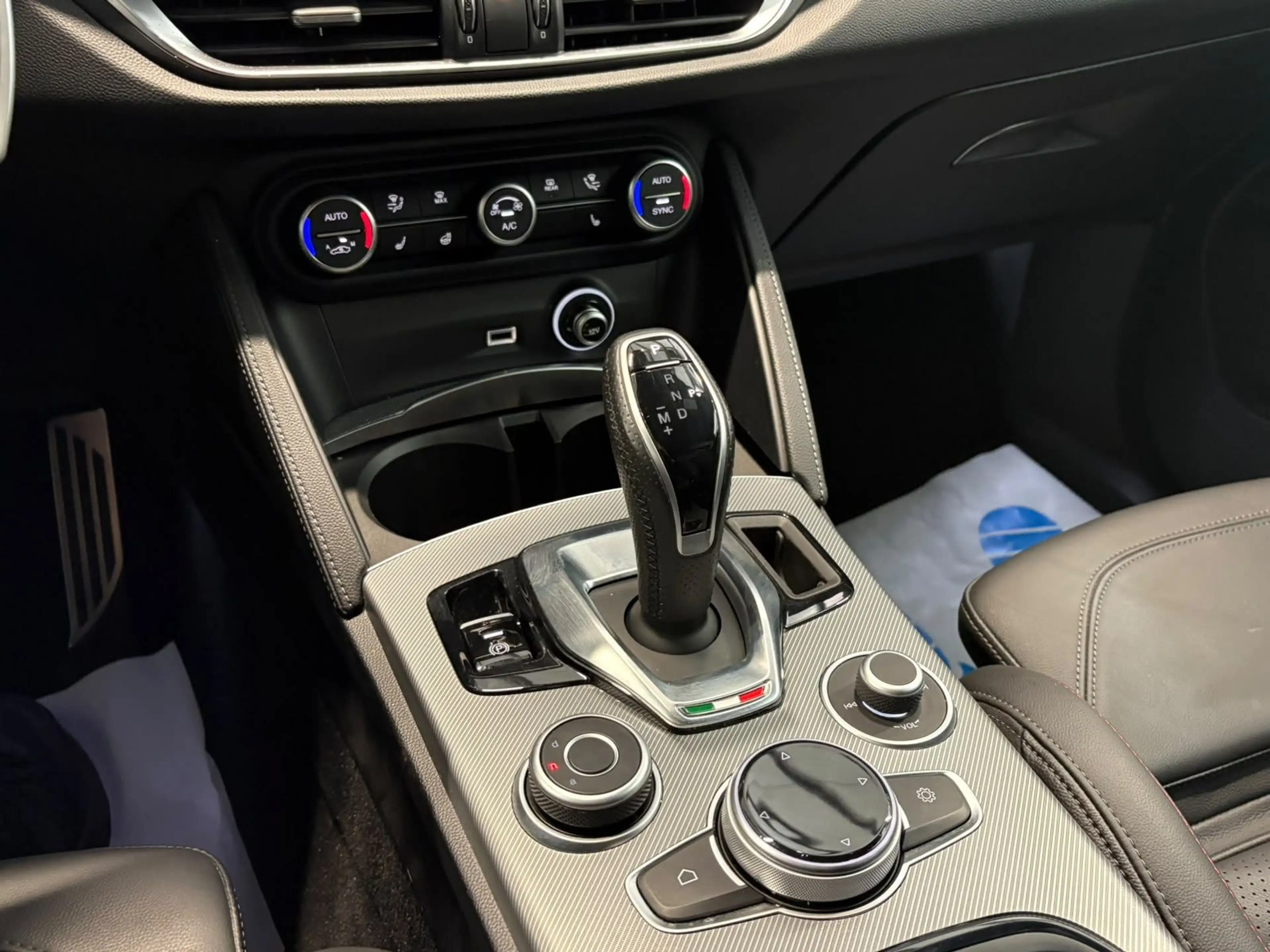 Alfa Romeo Stelvio Tributo ItalianoQ4 MATRX+H&K+MEMO+WINTER — photo 13