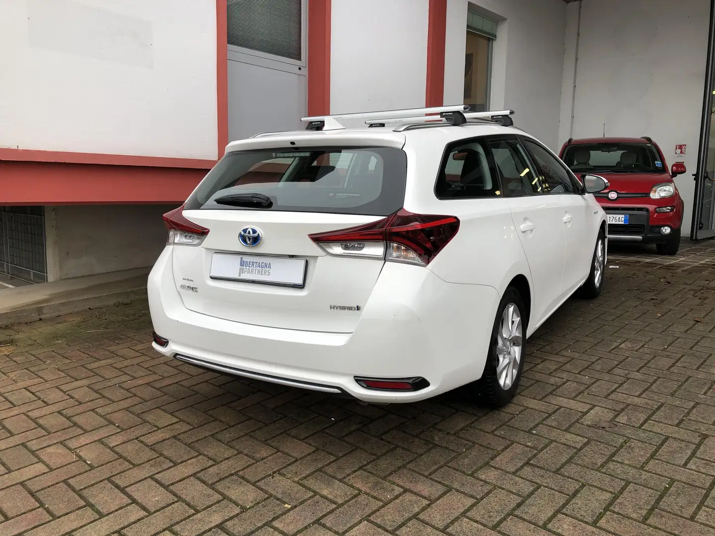 Toyota Auris Touring Sports 1.8h Active cvt my17 Bianco - 2