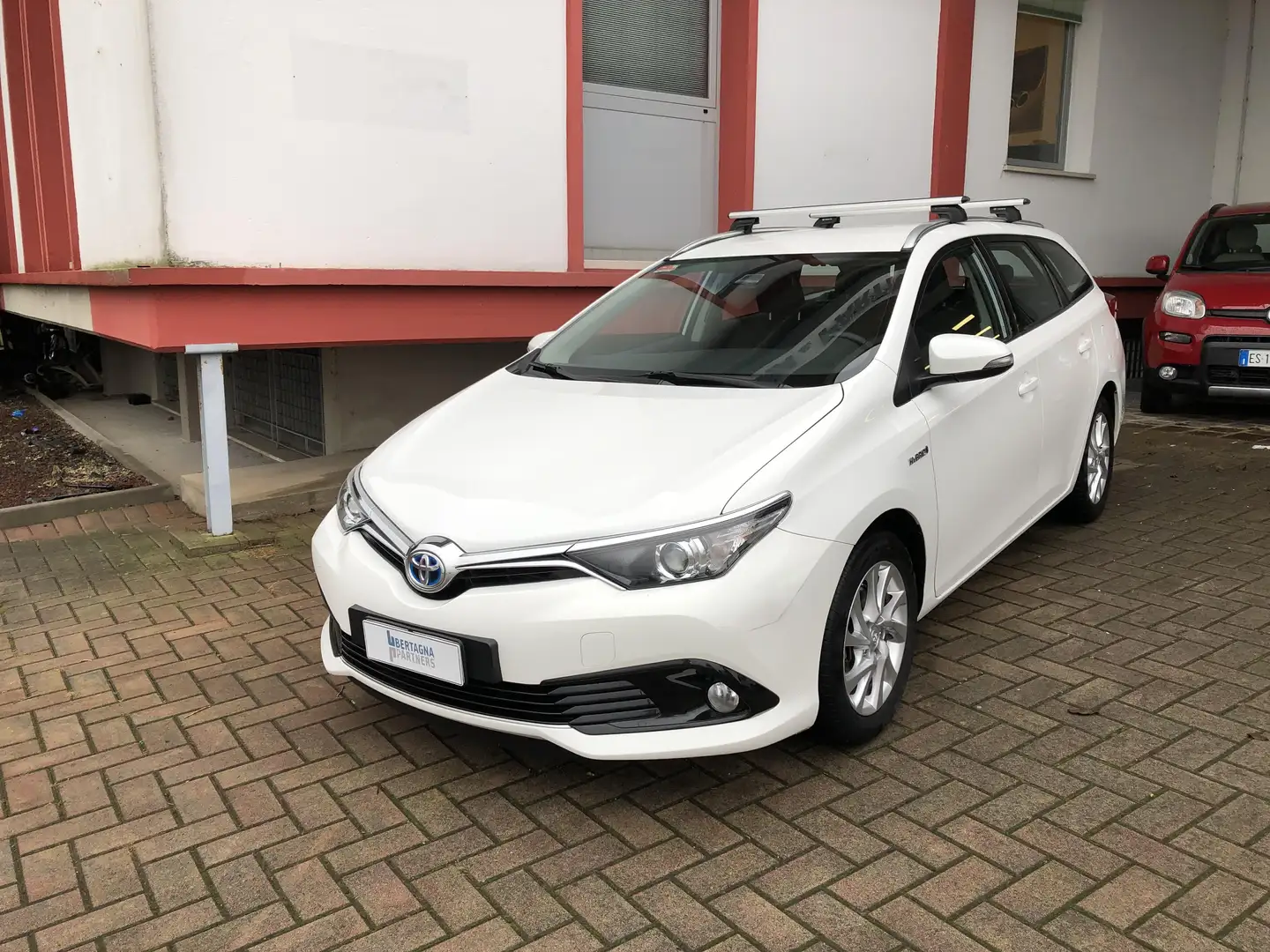 Toyota Auris Touring Sports 1.8h Active cvt my17 Bianco - 1