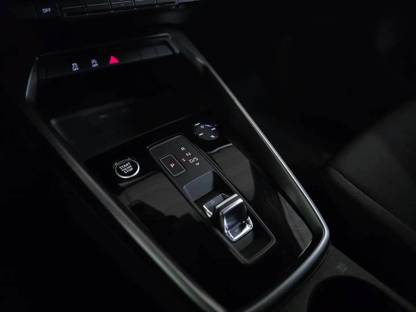 Audi A3 ✖️AUTO | S-LINE | APPLE CARPLAY | TVA ✔️ crna - 2