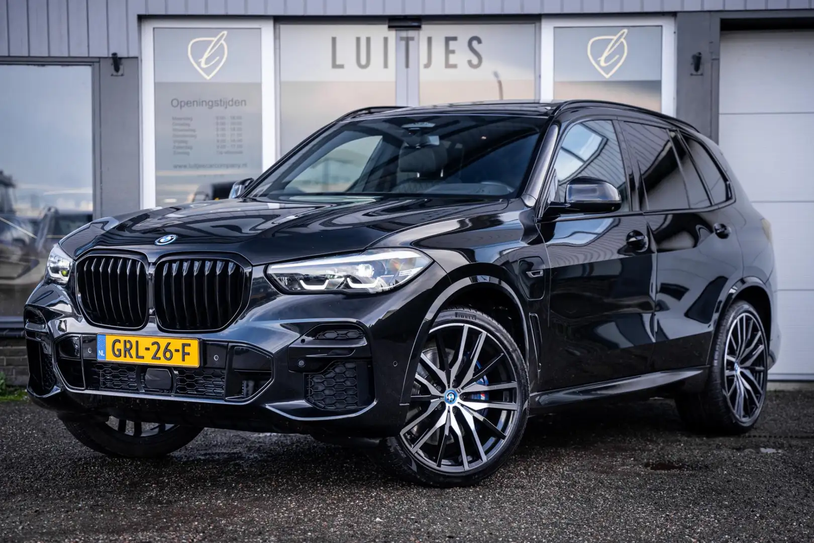 BMW X5 XDrive45e M-Sport I Panorama I Trekhaak I 360° I S Schwarz - 1