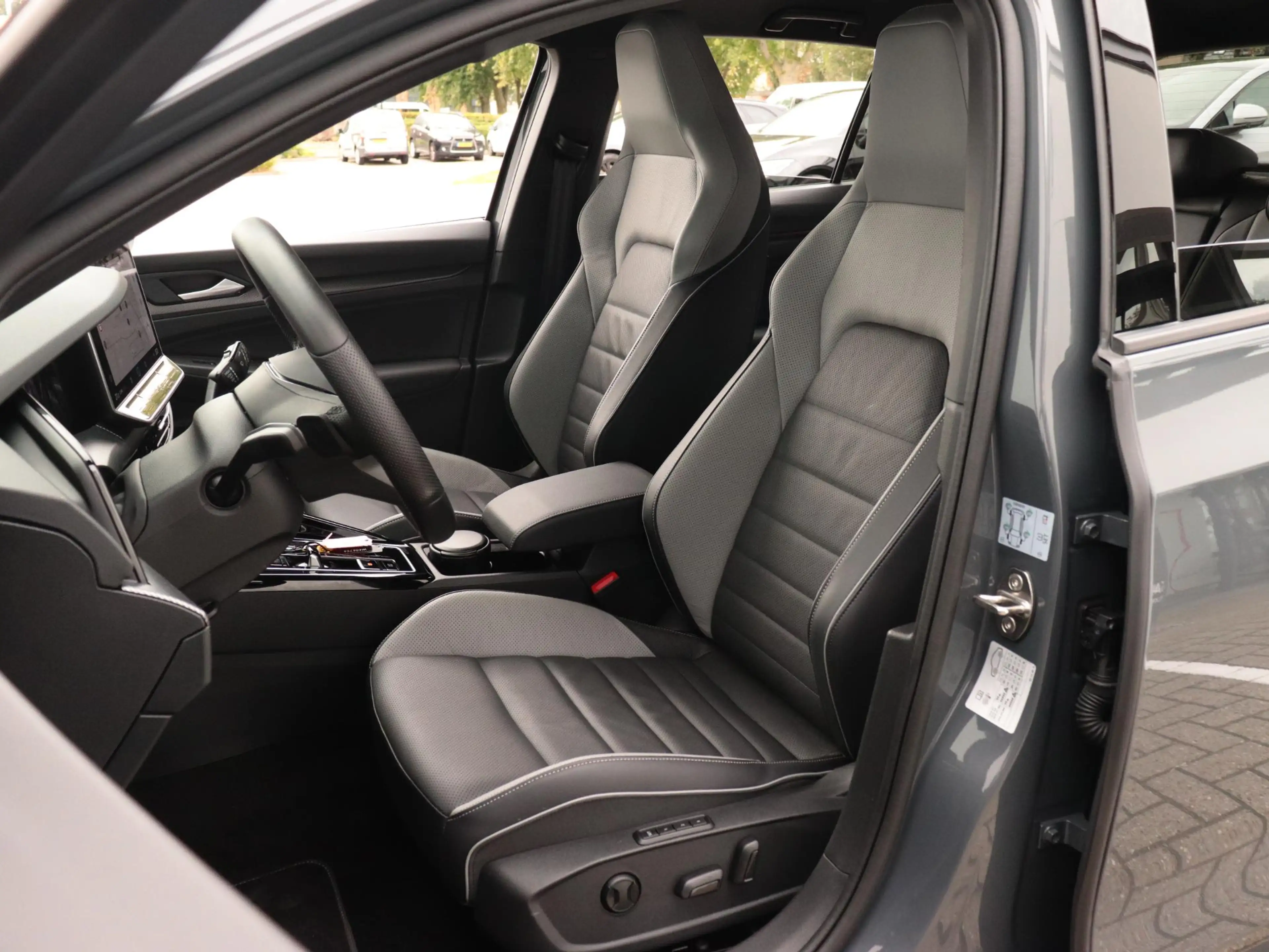 Volkswagen Golf GTE 8 1.5 eHybrid 272pk | SOH 99,9 % | Leder | Trekhaa — photo 8