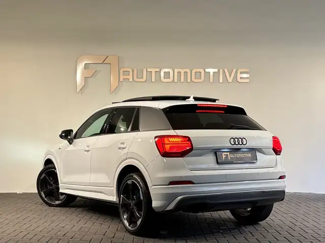 Audi Q2 view 8