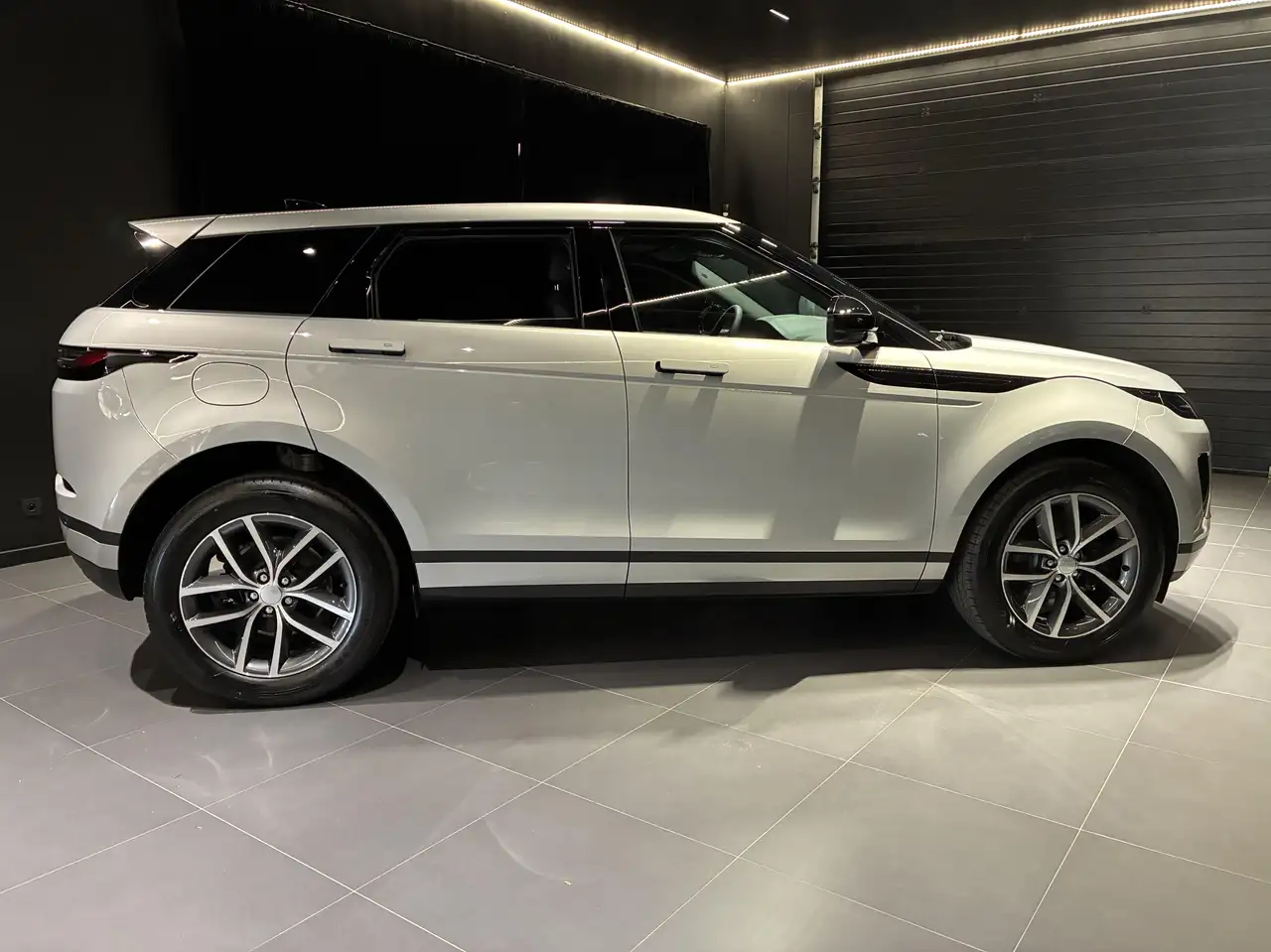 Land Rover Range Rover Evoque 2026 — фото 6