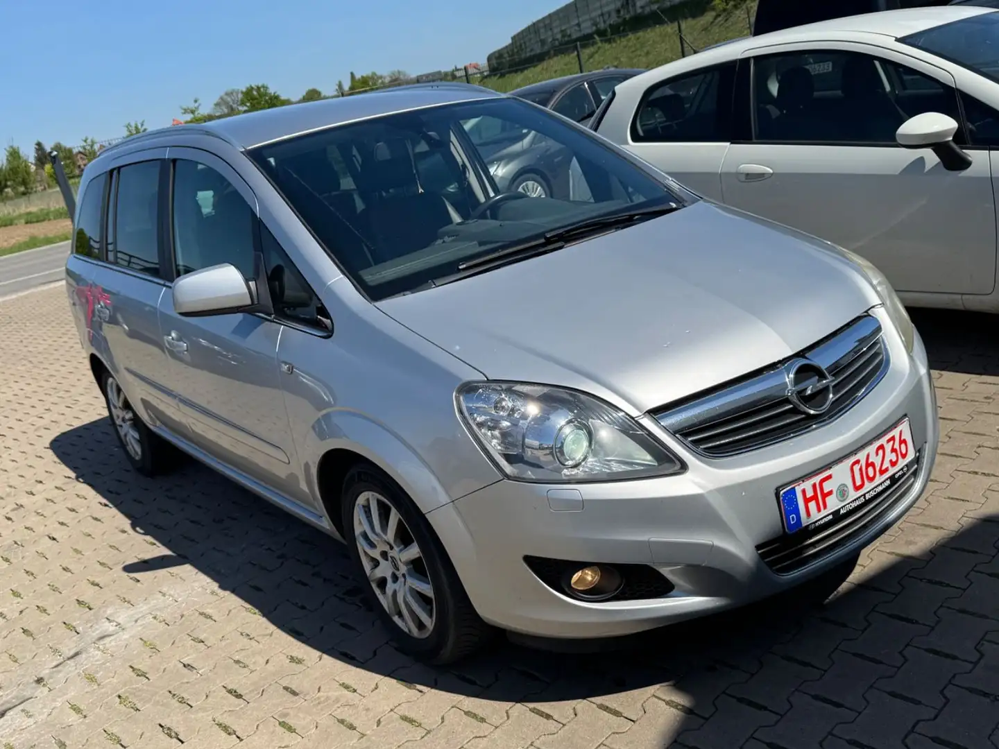 Opel Zafira B Innovation Xenon 7 Sitzer Silber - 1