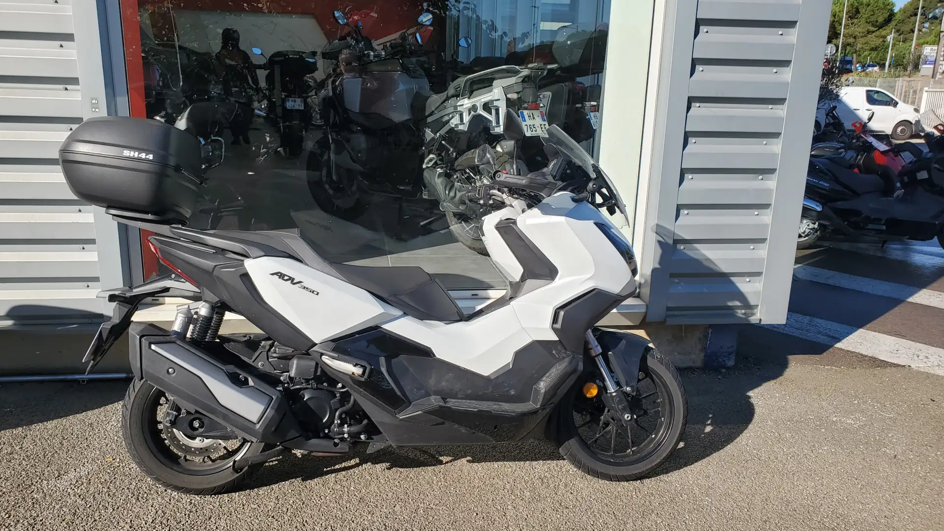 Honda ADV 350 Weiß - 1