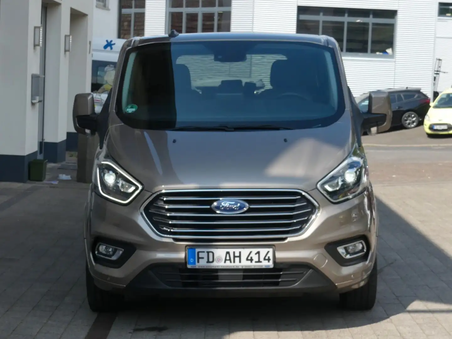 Ford Tourneo Custom Titanium X 320 L2 Plateado - 2